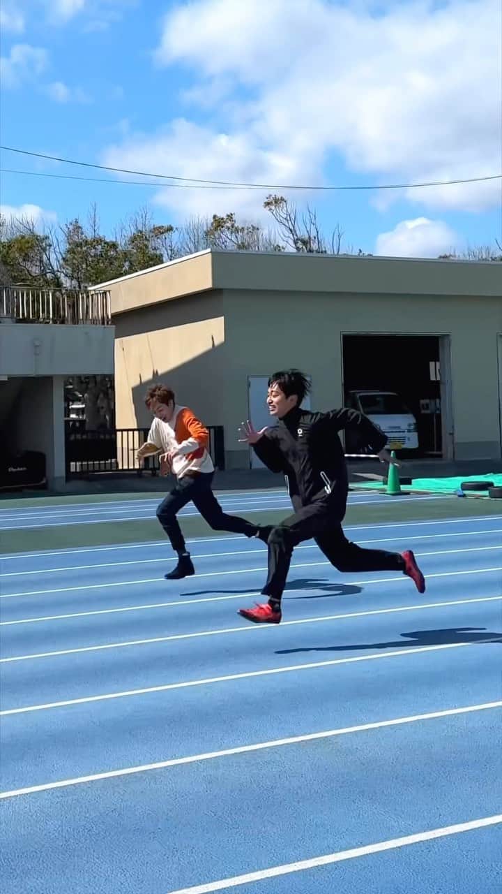 のインスタグラム：「Starting a New Life🏃‍♂️ 佐賀県に行って高校生撮影してきました♫ 新生活！色々変化があると思うけどいいスタート切れますように✨ファイトっ！ そして自分も新しい挑戦できるように頑張ろっ！ ちなみに撮影中、ふくらはぎ爆発しそうでした笑 ・ 📸 @zono.sann @hikaruguangth  ・ 僕の動画作り方の全てが学べる講義動画はプロフィールリンクからチェックしてスキルアップしていきましょう☺️ ・ I’m making a course where you can learn my videos. For more information, please visit my account here 😌 @zonoschool  ・ #videotips #filmmakers #creative #creativevideo  ・ #動画 #動画編集 #動画制作 #動画撮影 #映像#映像クリエイター #映像制作 #ぞのさん」