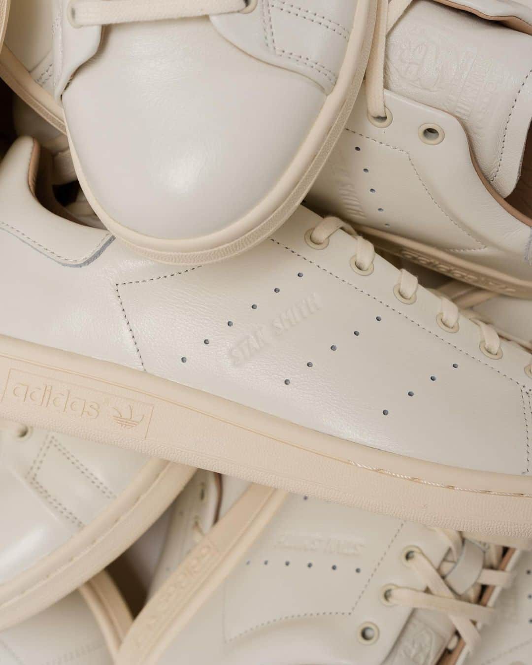 EDIFICEさんのインスタグラム写真 - (EDIFICEInstagram)「. ⁡ adidas Originals for EDIFICE IENA Stan Smith LUX ⁡ ⁡ No. 23093310030020 ¥16,500 ＊５月中旬入荷予定 ⁡ ⁡ ⁡ #edifice #iena #adidasoriginals  #stansmith  #exclusivemodel  #2023ss」4月7日 21時12分 - edifice.jp