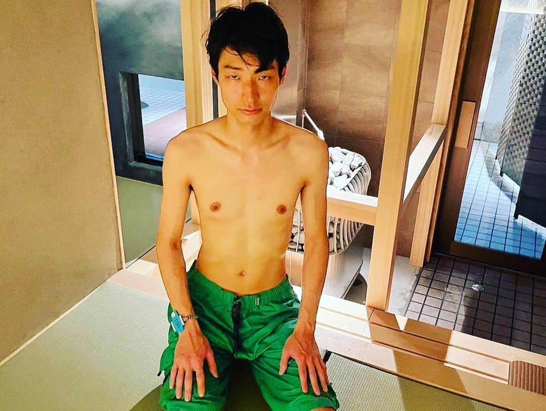 山田健人さんのインスタグラム写真 - (山田健人Instagram)「大阪サウナDESSEプレオープン 様々な種類のサウナと水風呂を堪能できる極上サウナ施設 ハンモックで整っているとスピーカーから流れるリラクゼーションの上に外から漏れる雨音が重なりさらなる癒し空間を演出 もうここから離れたくはないと思った 感謝でっせでした🙏  #山田とサウナ #大阪サウナdesse」4月7日 21時12分 - runnykento