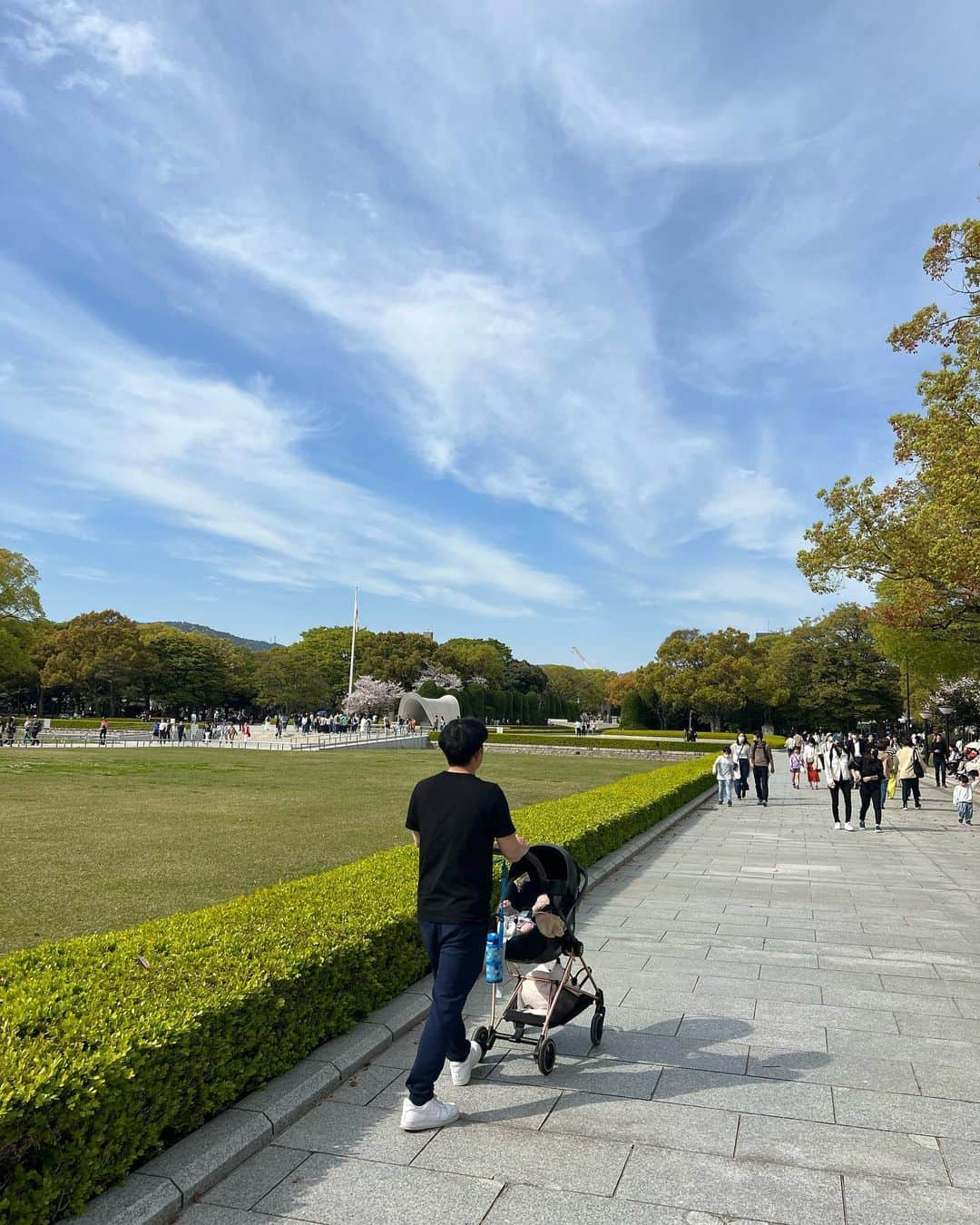 井上麻衣さんのインスタグラム写真 - (井上麻衣Instagram)「家族で広島旅行✈️✨  子供たちも楽しんでくれたようで よかった☺️💕  . . . #hiroshima#hiroshimajapan  #japan#travel#family#travelgram  #広島旅行#広島観光##家族旅行 #家族写真#ママコーデ#旅行コーデ #三児の母 #三児ママ #関西ママ #シンプルコーデ#パンツコーデ」4月7日 21時15分 - mai_inoue