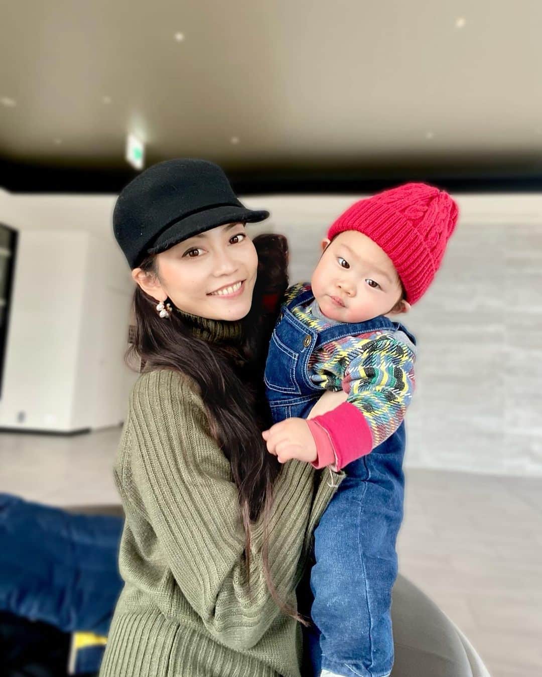 SAORIのインスタグラム：「📝♡ 「子は親の鏡」  けなされて育つと、子どもは、人をけなすようになる とげとげした家庭で育つと、子どもは、乱暴になる 不安な気持ちで育てると、子どもは不安になる 「かわいそうな子だ」と言って育てると、子どもは、みじめな気持ちになる 子どもを馬鹿にすると、引っ込みじあんな子になる 親が他人を羨んでばかりいると、子どもも人を羨むようになる 叱りつけてばかりいると、子どもは「自分は悪い子なんだ」と思ってしまう 励ましてあげれば、子どもは、自信を持つようになる 広い心で接すれば、キレる子にはならない 誉めてあげれば、子どもは、明るい子に育つ 愛してあげれば、子どもは、人を愛することを学ぶ 認めてあげれば、子どもは、自分が好きになる 見つめてあげれば、子どもは、頑張り屋になる 分かち合うことを教えれば、子どもは、思いやりを学ぶ 親が正直であれば、子どもは正直であることの大切さを知る 子どもに公平であれば、子どもは、正義感のある子に育つ やさしく、思いやりをもって育てれば、子どもは、やさしい子に育つ 守ってあげれば、子どもは、強い子に育つ 和気あいあいとした家庭で育てば、 子どもは、この世の中はいいところだと思えるようになる  —————————————————— ᴄʜɪʟᴅʀᴇɴ ʟᴇᴀʀɴ ᴡʜᴀᴛ ᴛʜᴇʏ ʟɪᴠᴇ  ɪғ ᴄʜɪʟᴅʀᴇɴ ʟɪᴠᴇ ᴡɪᴛʜ ᴄʀɪᴛɪᴄɪsᴍ, ᴛʜᴇʏ ʟᴇᴀʀɴ ᴛᴏ ᴄᴏɴᴅᴇᴍɴ. ɪғ ᴄʜɪʟᴅʀᴇɴ ʟɪᴠᴇ ᴡɪᴛʜ ʜᴏsᴛɪʟɪᴛʏ, ᴛʜᴇʏ ʟᴇᴀʀɴ ᴛᴏ ғɪɢʜᴛ. ɪғ ᴄʜɪʟᴅʀᴇɴ ʟɪᴠᴇ ᴡɪᴛʜ ғᴇᴀʀ, ᴛʜᴇʏ ʟᴇᴀʀɴ ᴛᴏ ʙᴇ ᴀᴘᴘʀᴇʜᴇɴsɪᴠᴇ. ɪғ ᴄʜɪʟᴅʀᴇɴ ʟɪᴠᴇ ᴡɪᴛʜ ᴘɪᴛʏ, ᴛʜᴇʏ ʟᴇᴀʀɴ ᴛᴏ ғᴇᴇʟ sᴏʀʀʏ ᴛᴏ ᴛʜᴇᴍsᴇʟᴠᴇs. ɪғ ᴄʜɪʟᴅʀᴇɴ ʟɪᴠᴇ ᴡɪᴛʜ ʀɪᴅɪᴄᴜʟᴇ, ᴛʜᴇʏ ʟᴇᴀʀɴ ᴛᴏ ғᴇᴇʟ sʜʏ. ɪғ ᴄʜɪʟᴅʀᴇɴ ʟɪᴠᴇ ᴡɪᴛʜ ᴊᴇᴀʟᴏᴜsʏ, ᴛʜᴇʏ ʟᴇᴀʀɴ ᴛᴏ ғᴇᴇʟ ᴇɴᴠʏ. ɪғ ᴄʜɪʟᴅʀᴇɴ ʟɪᴠᴇ ᴡɪᴛʜ sʜᴀᴍᴇ, ᴛʜᴇʏ ʟᴇᴀʀɴ ᴛᴏ ғᴇᴇʟ ɢᴜɪʟᴛʏ. ɪғ ᴄʜɪʟᴅʀᴇɴ ʟɪᴠᴇ ᴡɪᴛʜ ᴇɴᴄᴏᴜʀᴀɢᴇᴍᴇɴᴛ, ᴛʜᴇʏ ʟᴇᴀʀɴ ᴄᴏɴғɪᴅᴇɴᴄᴇ. ɪғ ᴄʜɪʟᴅʀᴇɴ ʟɪᴠᴇ ᴡɪᴛʜ ᴛᴏʟᴇʀᴀɴᴄᴇ, ᴛʜᴇʏ ʟᴇᴀʀɴ ᴘᴀᴛɪᴇɴᴄᴇ. ɪғ ᴄʜɪʟᴅʀᴇɴ ʟɪᴠᴇ ᴡɪᴛʜ ᴘʀᴀɪsᴇ, ᴛʜᴇʏ ʟᴇᴀʀɴ ᴀᴘᴘʀᴇᴄɪᴀᴛɪᴏɴ. ɪғ ᴄʜɪʟᴅʀᴇɴ ʟɪᴠᴇ ᴡɪᴛʜ ᴀᴄᴄᴇᴘᴛᴀɴᴄᴇ, ᴛʜᴇʏ ʟᴇᴀʀɴ ᴛᴏ ʟᴏᴠᴇ. ɪғ ᴄʜɪʟᴅʀᴇɴ ʟɪᴠᴇ ᴡɪᴛʜ ᴀᴘᴘʀᴏᴠᴀʟ, ᴛʜᴇʏ ʟᴇᴀʀɴ ᴛᴏ ʟɪᴋᴇ ᴛʜᴇᴍsᴇʟᴠᴇs. ɪғ ᴄʜɪʟᴅʀᴇɴ ʟɪᴠᴇ ᴡɪᴛʜ ʀᴇᴄᴏɢɴɪᴛɪᴏɴ, ᴛʜᴇʏ ʟᴇᴀʀɴ ɪᴛ ɪs ɢᴏᴏᴅ ᴛᴏ ʜᴀᴠᴇ ᴀ ɢᴏᴀʟ. ɪғ ᴄʜɪʟᴅʀᴇɴ ʟɪᴠᴇ ᴡɪᴛʜ sʜᴀʀɪɴɢ, ᴛʜᴇʏ ʟᴇᴀʀɴ ɢᴇɴᴇʀᴏsɪᴛʏ. ɪғ ᴄʜɪʟᴅʀᴇɴ ʟɪᴠᴇ ᴡɪᴛʜ ʜᴏɴᴇsᴛʏ, ᴛʜᴇʏ ʟᴇᴀʀɴ ᴛʀᴜᴛʜғᴜʟɴᴇss. ɪғ ᴄʜɪʟᴅʀᴇɴ ʟɪᴠᴇ ᴡɪᴛʜ ғᴀɪʀɴᴇss, ᴛʜᴇʏ ʟᴇᴀʀɴ ᴊᴜsᴛɪᴄᴇ. ɪғ ᴄʜɪʟᴅʀᴇɴ ʟɪᴠᴇ ᴡɪᴛʜ ᴋɪɴᴅɴᴇss ᴀɴᴅ ᴄᴏɴsɪᴅᴇʀᴀᴛɪᴏɴ, ᴛʜᴇʏ ʟᴇᴀʀɴ ʀᴇsᴘᴇᴄᴛ. ɪғ ᴄʜɪʟᴅʀᴇɴ ʟɪᴠᴇ ᴡɪᴛʜ sᴇᴄᴜʀɪᴛʏ, ᴛʜᴇʏ ʟᴇᴀʀɴ ᴛᴏ ʜᴀᴠᴇ ғᴀɪᴛʜ ɪɴ ᴛʜᴇᴍsᴇʟᴠᴇs ᴀɴᴅ ɪᴛ ᴛʜᴏsᴇ ᴀʙᴏᴜᴛ ᴛʜᴇᴍ. ɪғ ᴄʜɪʟᴅʀᴇɴ ʟɪᴠᴇ ᴡɪᴛʜ ғʀɪᴇɴᴅʟɪɴᴇss, ᴛʜᴇʏ ʟᴇᴀʀɴ ᴛʜᴇ ᴡᴏʀʟᴅ ɪs ᴀ ɴɪᴄᴇ ᴘʟᴀᴄᴇ ᴛᴏ ʟɪᴠᴇ.  ᴅᴏʀᴏᴛʜʏ ʟᴀᴡ ɴᴏʟᴛᴇ」