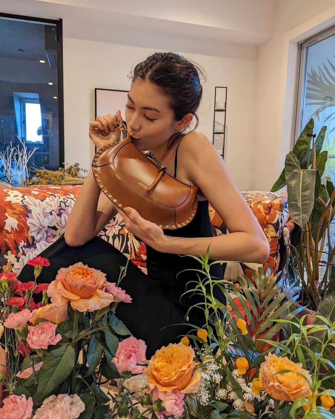 森星のインスタグラム：「Brought back a taste of spring from the @isabelmarant Isetan popup 💐 #OskanMoon」