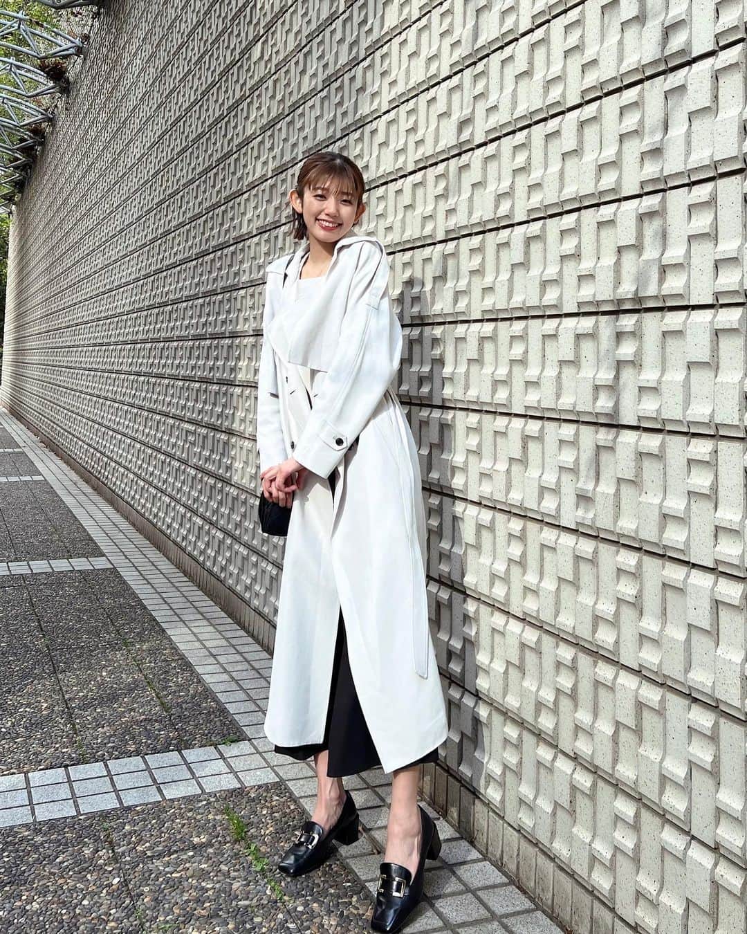 里菜さんのインスタグラム写真 - (里菜Instagram)「・ 最近白を選ぶことが多い気がする〜🐩☁️」4月7日 21時27分 - rina_crownpop