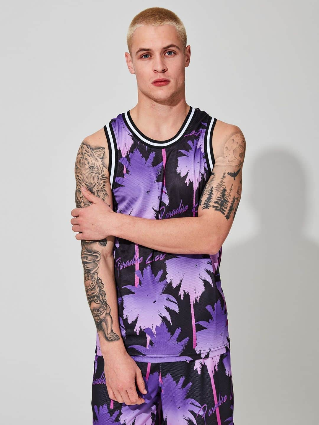 ウィーエスシーさんのインスタグラム写真 - (ウィーエスシーInstagram)「Take your game to paradise with our WESC basketball tank featuring a vibrant all-over palm tree print and bold pops of color. Get ready to stand out on and off the court!  Spring/Summer 2023 is available now worldwide at WeSC.com 🌐 • • • • • • #wesc #wesc1999 #wearethesuperlativeconspiracy #streetwear #hypebeast #hypebeaststyle #highsnobietystyle #highsnobiety #ss23 #springsummer2023 #BasketballTank #palmtrees #paradiselost」4月7日 21時30分 - wesc1999