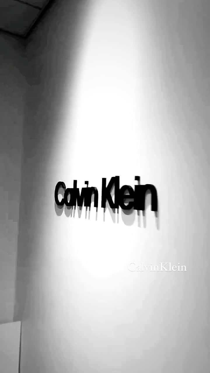 Megha Shrestha のインスタグラム：「Black and white / offshoots  With @calvinklein」