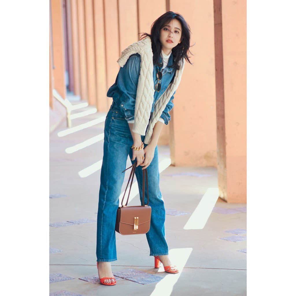 山崎紘菜のインスタグラム：「🍃 @classy_mag_insta  5月号 発売中です🍃 #classy」