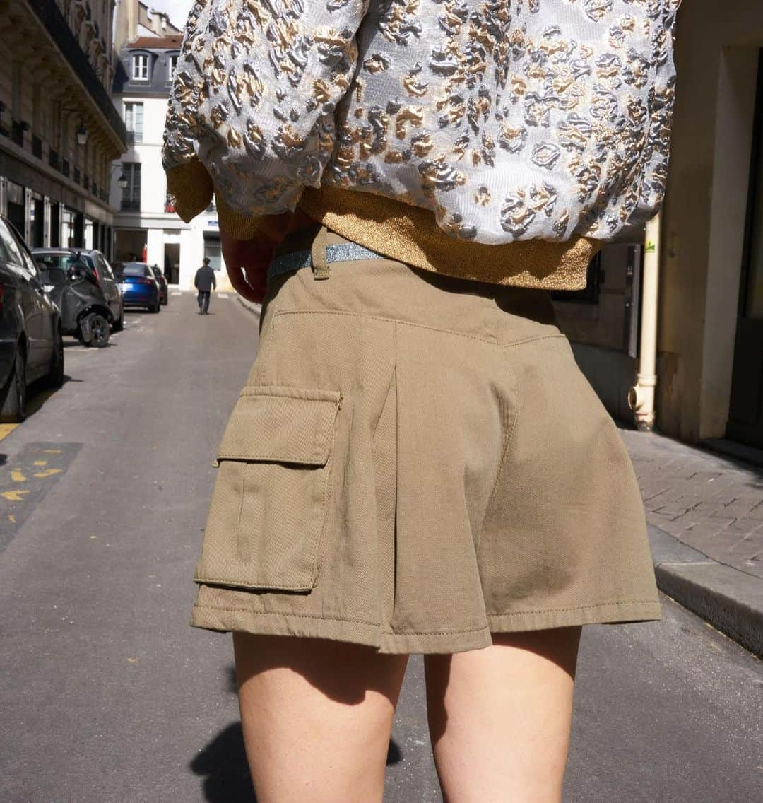 エロトクリトスさんのインスタグラム写真 - (エロトクリトスInstagram)「Anixi is wearing cropped brocade silk jacket, cropped asymmetrical tank top and military flared shorts, all available in store and online.  Photos @nazar.shu  model @anixikrtl」4月7日 21時44分 - erotokritosparis