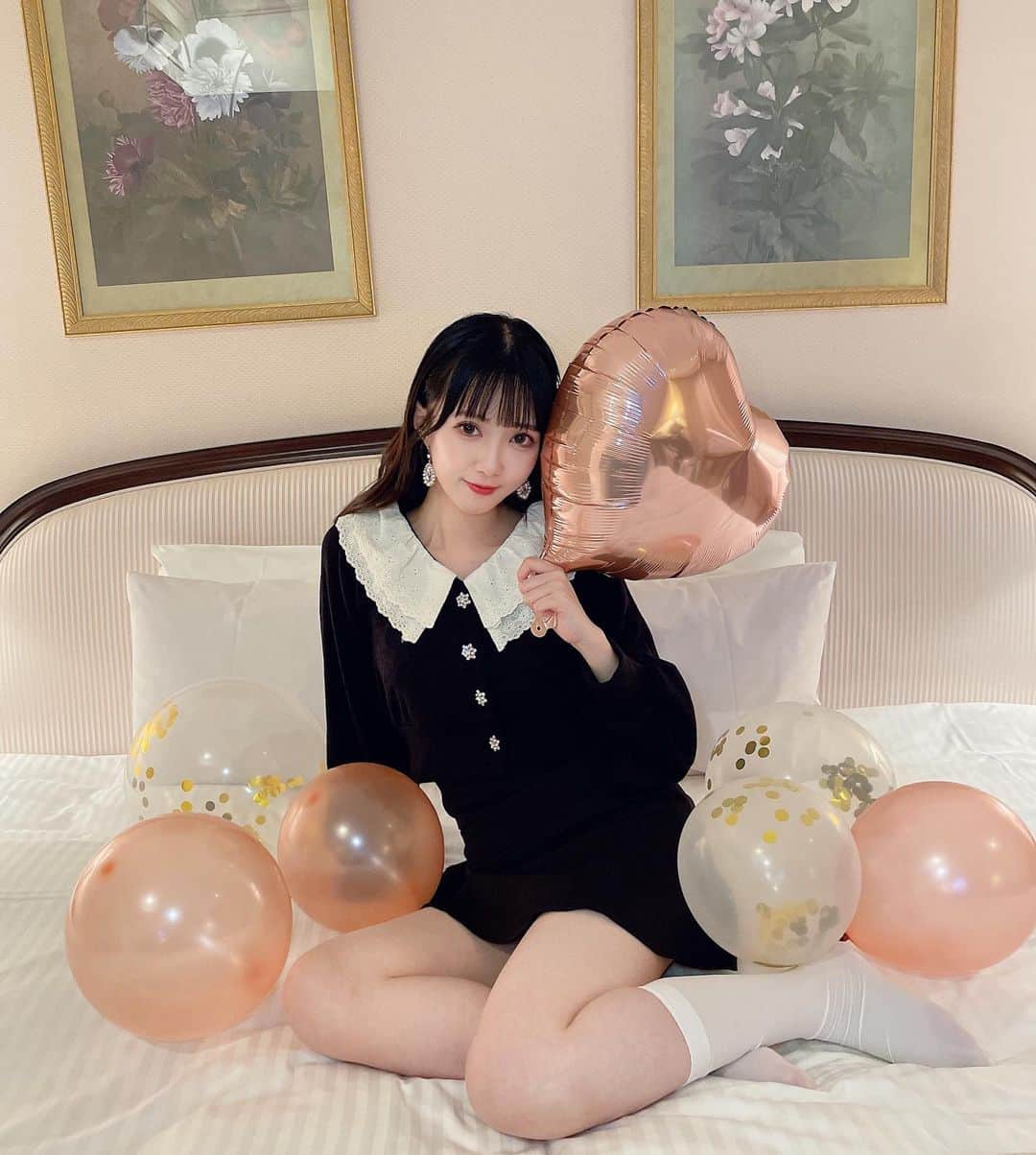 キアナのインスタグラム：「♥︎𝐇𝐚𝐩𝐩𝐲 𝐁𝐢𝐫𝐭𝐡𝐝𝐚𝐲 𝐭𝐨 𝐌𝐄♥︎ . たくさんのお祝いの言葉ありがとうございます💕 またひとつ歳とりました🥹」