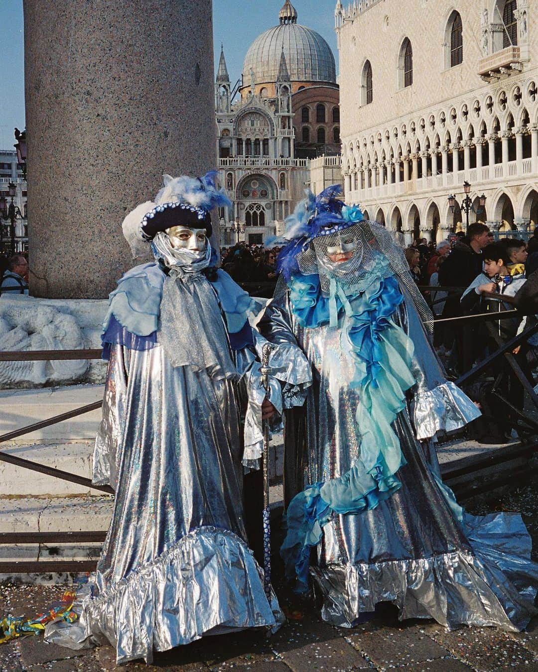 ケルシー・ロビンソンさんのインスタグラム写真 - (ケルシー・ロビンソンInstagram)「Film from Carnival in Venezia ✨🌞🌸🦋」4月7日 21時52分 - krobin32