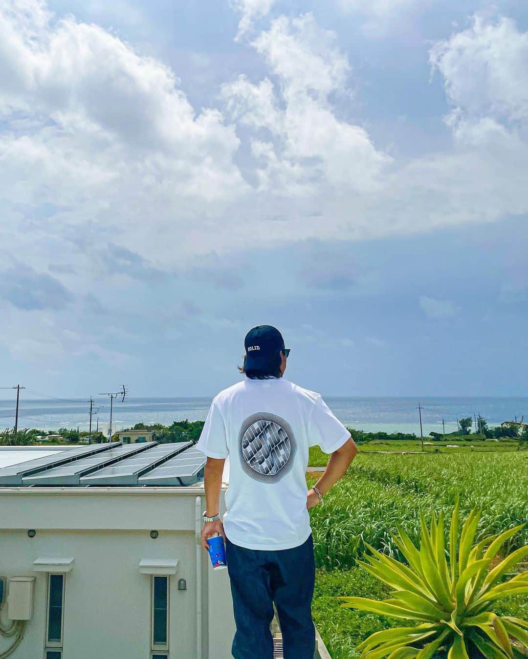 金尾玲生のインスタグラム：「.  Thank you Okinawa🌺🌴  ひっさびさの沖縄。 サーフィンもできたし、食べ過ぎの旅でした。  またいこーっと！ 雨も今日だけだったし、 サイコーでしたー✌︎  レンタカーは @aloha.rent.a.car_okinawa   宿泊は @panoramaokinawa  がオススメ！  チェックしてみてね✌︎  #okinawa」