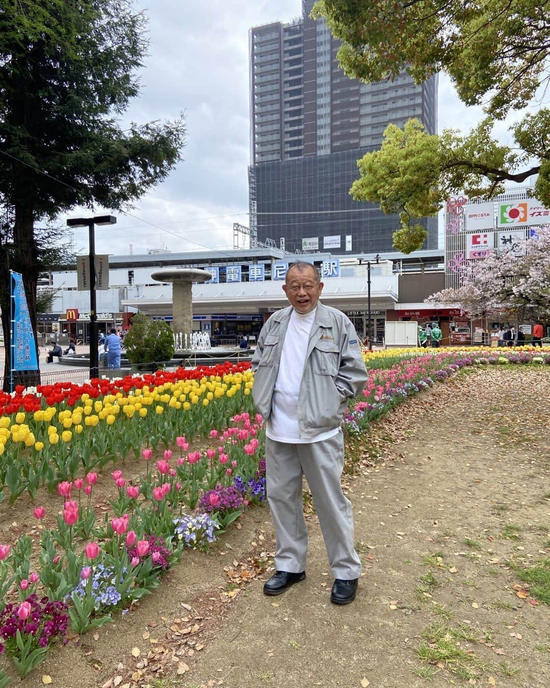 笑福亭鶴瓶のインスタグラム：「尼崎駅こんな綺麗な駅です。尼を舐めんなよ。」