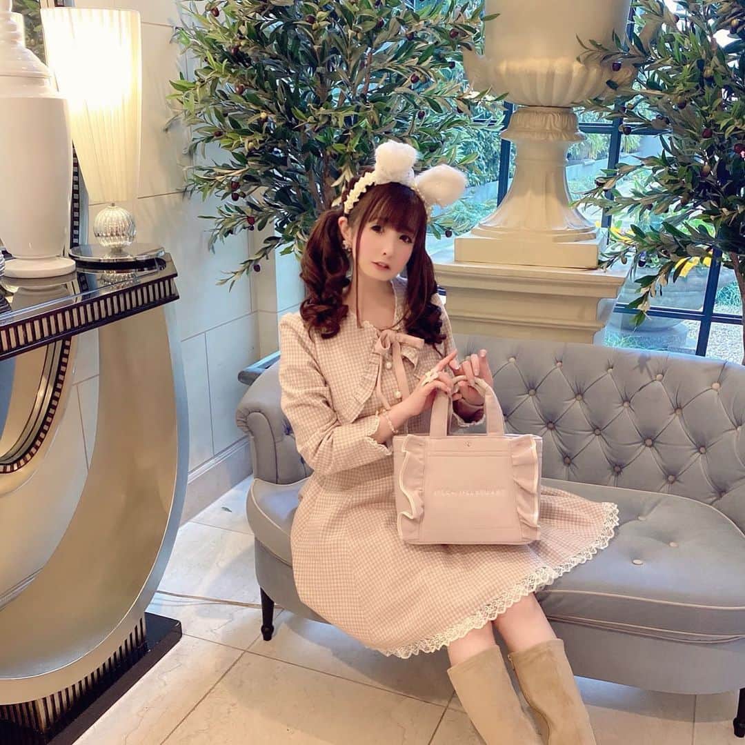 伊藤芽衣のインスタグラム：「重大発表♡♡♡ ⁡ Kawaii☆Stars ⁡ 2023年今年の ゴールデンウィークは 大阪いきます…！ ⁡ 4月29日(土)〜5月3日(水) ⁡ Kawaii☆Festa produced by Kawaii☆Stars   「Kawaii☆Stars」初の大阪出店！かわいい世界観を発信するインフルエンサー「めいち」がプロデュースする、かわいいの祭典を開催します。「MocA-Tokyo」「ayapeco」も参加、その他イベントも盛り沢山でお送りします♡   天王寺MIO 本館6F ⁡ ぱたぱたのまいにちですが、 やっと発表できました！ ⁡ 詳細は 少しずつ お知らせしていきます♡」