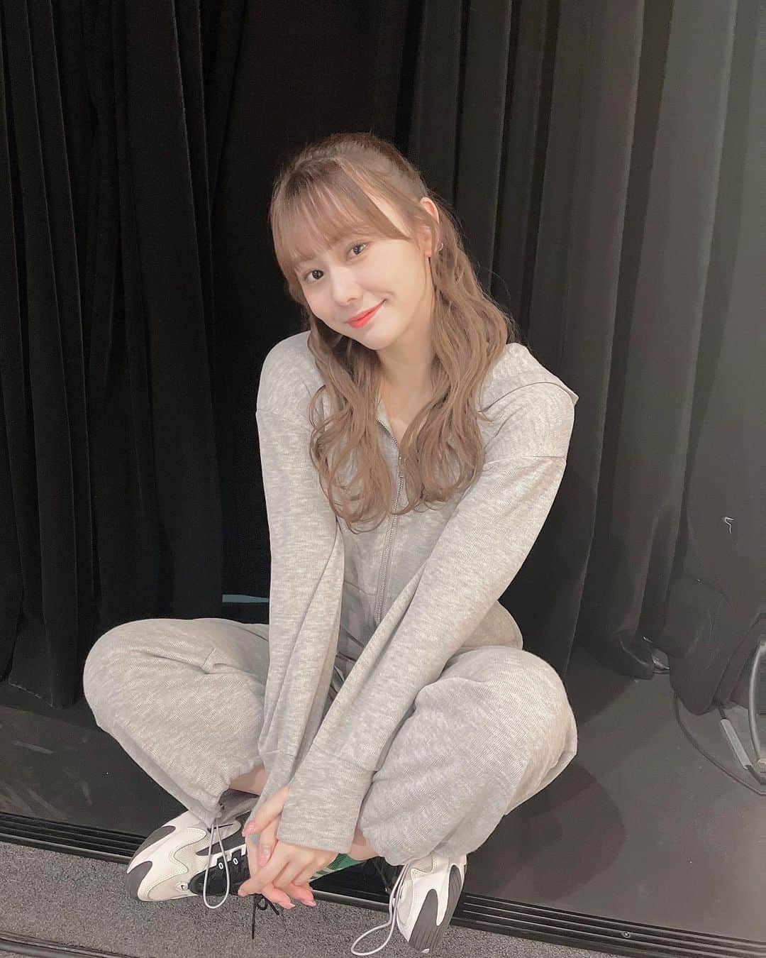 松本慈子のインスタグラム：「* タイトルは、、、 『この人絶対靴下のチョイス間違えたよね🧦』  普段はキャラ物靴下派やけど 今日に限って手に取ったのがこれだった☺️💚笑  じゃなくて…レッスン着可愛いでしょ🥹 セットアップなの！ って見せたかったの！！！」