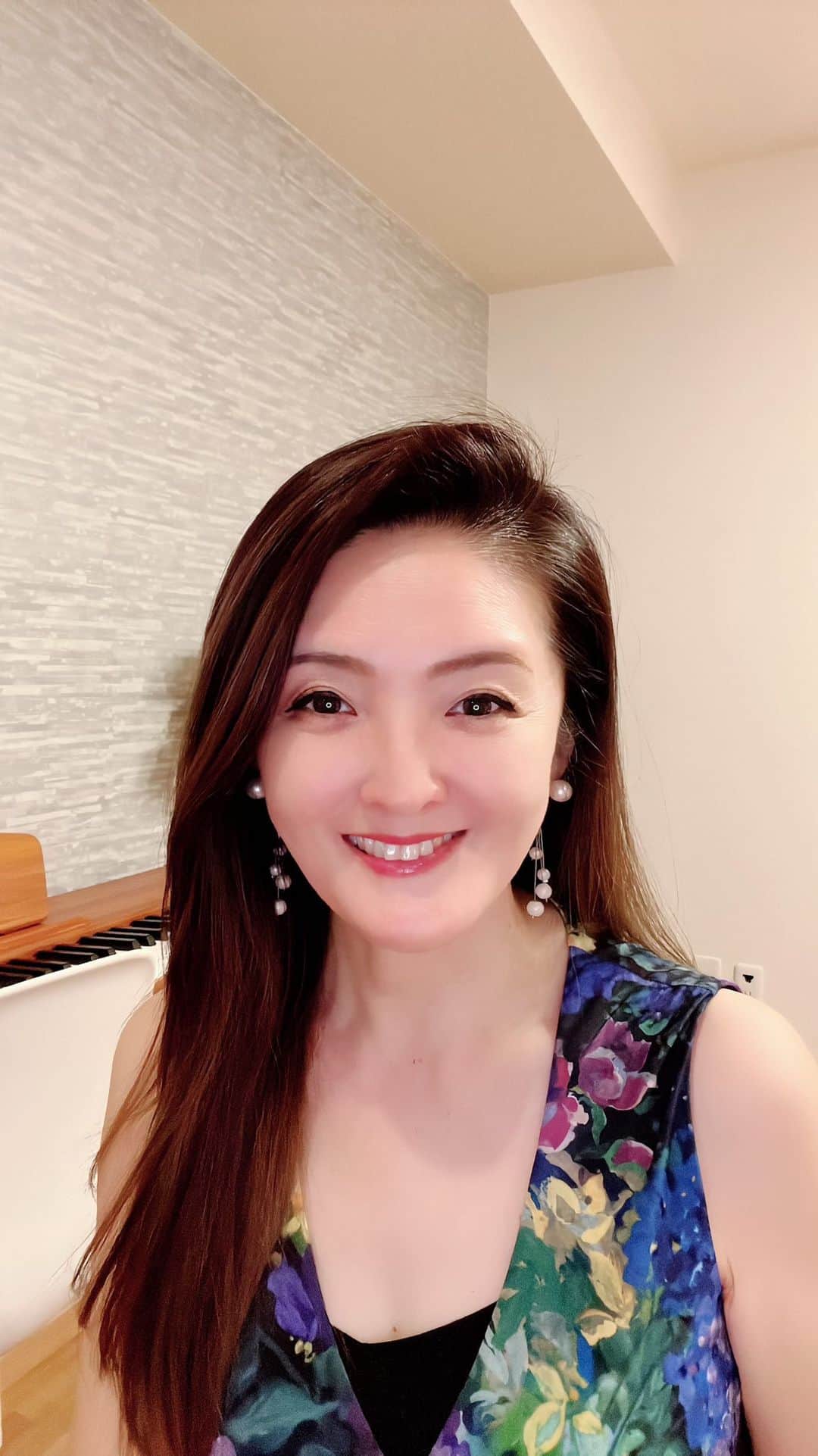 吉村玲香のインスタグラム：「【女神道100日連続ライブ26日目】恋愛は自分の裏の性格まで分かる最強ツール💖 ​ これまでの恋愛を内観する事で 自分のことがよ〜くわかります。 恋愛は自分を知る最高のツールです👍 ​ ​ これまで恋愛で学んできた事を内観する ↓ 自分のことを他者目線で 冷静に見ることができるようになる ↓ 自分の弱点やもっと磨きをかけるところが わかるようになる ↓ 自己肯定感が上がり 人生の使命にたどり着く！ ​ ​ ​ 🎉開設しました🎉 💎女神の恋愛マスター部屋💎 ​ ​ ✅参加はもちろん無料です👍 ✅恋愛内観ワークができます ✅潜在意識セルフイメージワークもできます ✅オープンチャットで 匿名で参加できるから安心 ✅人に言えない恋愛相談が気軽にできます ​ ​ ぜひ入室してね！ ​ ​ 【恋愛マスター部屋入室方法】 @yoshimura.reikaのプロフリンクから 公式ラインで友達になって 「恋愛マスター」とメッセージください。 招待リンクをお届けします💌 ​ ​ ↓女神のオンラインサロンも入会できます↓ ​ ​ ​ .。.:*・゜＋.。.:*・゜＋.。.:*・゜＋.。 ​ ​ 自分を磨いて美人になる努力をしてたらいつの間にか月収７桁を超えている。 そんな新時代の働き方をしています。 ​ ​ ​ 🎁本日のライブをご覧の方にプレゼント🎁 今なら！ 女神のオンラインサロンに無料でご招待 こちらからお気軽にご参加ください！↓ @yoshmura.reika プロフリンクから 公式ラインでお友達になってくれると すぐにサロン入会リンクが届きます💫 ​ ​ 💎女神道オンラインサロンで学べること💎 ​ 全ての女性は 自己発光して周りをも照らす女神であれ！ ダイヤモンドのごとく 無敵に輝く人生を手に入れよう✨ ​   【ダイヤモンドオンラインサロンの特徴↓】 ​ こちらのサロンは限定（非公開）で  私がご招待・承認した方のみ参加可能です。  美人になる習慣やマインドを  いつでもどこでも学んでいただける  情報発信チャンネルです。 ​ ​ 💎美人の習慣 ／大人の女磨き 💎女神になるマインドセミナー動画  （スピリチュアル・潜在意識・脳科学・哲学・女性性開花） 💎ファッションやメイク情報  💎私に直接質問できる！ 定期開催のZOOMによるグループコンサル  💎女性がSNSを使って 自分の力で収入を得て お金のコントロールができるようになる方法 ​ ​ などなど盛り沢山の内容を いつでもどこでも学べます。 ​ ​ ​ 女神への道も1日にしてならず 日々のトレーニング 積み上げが必要です。  ​ ​ 今すぐ、こちらからご参加くださいね。  👇 ​ @yoshmura.reika プロフリンクから 公式ラインでお友達になってくれると すぐにサロン入会リンクが届きます💫 ​ #恋愛 #自分を知る #恋愛のお悩み #内観 #内観ノート  #愛しています #恋活 #婚活 #パートナーシップ #自己啓発 #女神 #女神道 #吉村玲香」