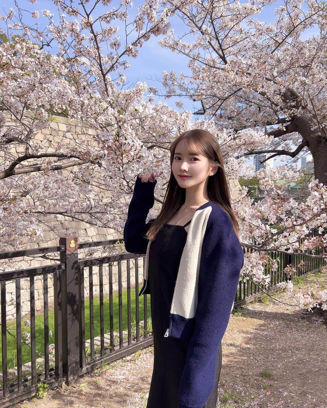 ゆめのインスタグラム：「お花見🌸🍡できて幸せっ  気持ちのいい天気だった🌱  #お花見 #桜スポット」