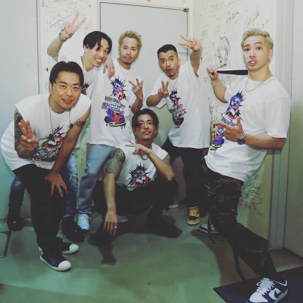 DJ HALのインスタグラム：「久しぶりの新潟🔥🔥🔥🔥🔥🔥🔥 いや嘘だ　スキーでしょっちゅう行ってた😇  久しぶりのLiveで新潟🔥  正直期待してた以上のパワーでマジ 最高でしたわ！　エナジーがすごかった！ 全力で参加してくれてありがとうございました❗️  残す所後2公演 完璧に決めて行きます👍🏾  新潟飯めちゃくちゃ美味しかった！ ありがとう新潟❗️ #新潟　#お米　#蕎麦　#カレー #B級グルメ」