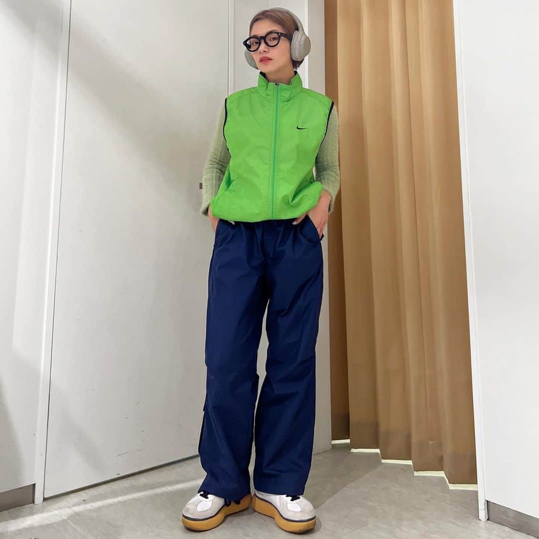 矢部ユウナのインスタグラム：「🦠🎧👟」