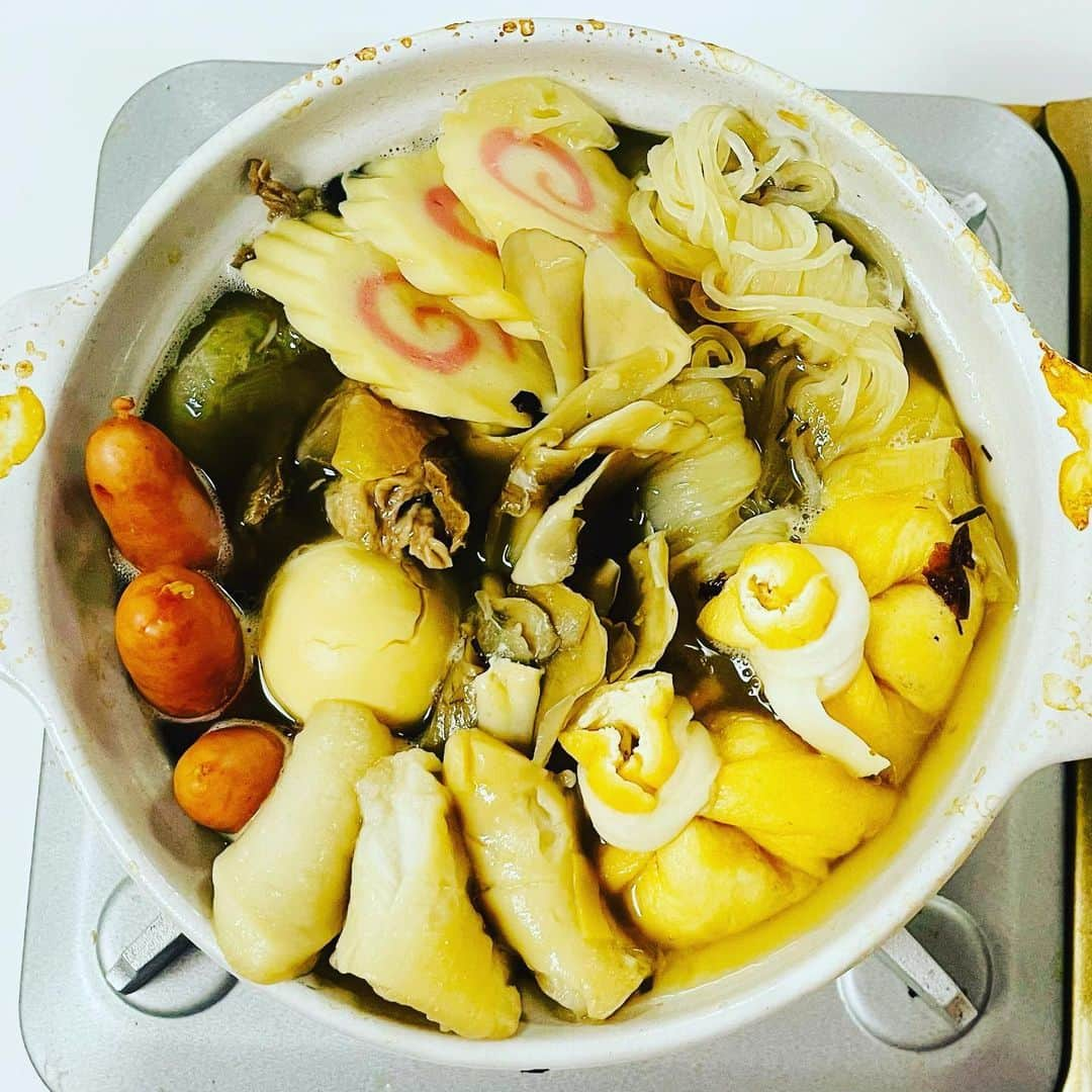 竹内知咲さんのインスタグラム写真 - (竹内知咲Instagram)「天才ピアニストの深夜おでん🍢 1000回記念トークイベント❣️ ありがとうございました！！！  あの背景の丸文字は作家の辻村さんが書いてくれました🤣  ますみの本気手作りおでんにマネージャーが度肝抜かれてました💥  #天才ピアニスト #天才ピアニストますみ #天才ピアニスト竹内 #深夜おでん #Radiotalk #太田マネージャー」4月7日 22時53分 - tensai_pianist.takeuchi