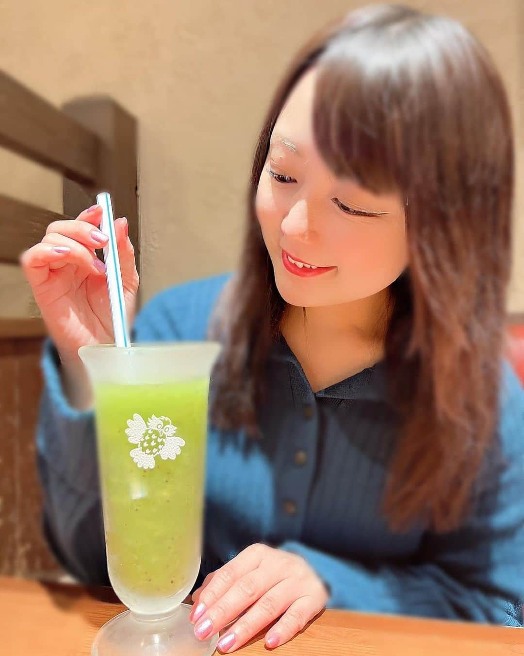 嶋梨夏さんのインスタグラム写真 - (嶋梨夏Instagram)「果肉いっぱいで嬉しいな🥝🥝🥝 . . . . . #被写体 #お仕事依頼受付中 #舞台 #舞台メイク #キウイ #キウイジュース #kiwi #kiwijuice #びっくりドンキー #アラサー女子 #平成元年生まれ #150cm #ファインダー越しの私の世界 #ポートレート #ポートレート撮影 #女優 #actress #photooftheday #JAPAN #japanesegirl #instagood #followme #ricashima #嶋梨夏」4月7日 22時55分 - shimarica_jp