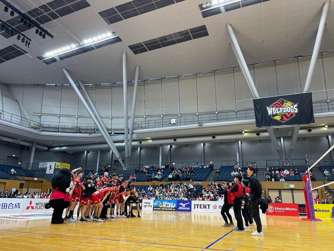 高橋萌さんのインスタグラム写真 - (高橋萌Instagram)「ウルフドッグス名古屋 2022-23シーズン レギュラーラウンドが 無事に終了しました🐺❤️  レギュラーラウンドは 2年連続優勝🏆✨ みなさんの応援のおかげです！ありがとうございます📣  今年もアリーナMCとして ホームゲームに入れたこと 本当に嬉しく思います🎙  明日からはファイナルステージ🔥 まずはファイナル4！  シーズン優勝を目指して 引き続き応援お願いします💓  #vリーグ #vleague  #バレーボール  #ウルフドッグス名古屋 #wd名古屋  #ウルドくん #エントリオ #アリーナMC #高橋萌」4月7日 23時00分 - takahashimoe0225