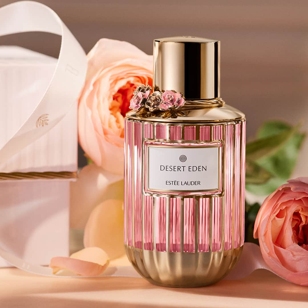 エスティローダーのインスタグラム：「#SenseTheMoment and add a touch of luxury to your life with one of our eight Luxury Collection fragrances. Desert Eden surrounds you in the luminous aura of Sandalwood, Turkish Rose and Olibanum and is now available in a limited edition rose décor bottle. Tap to shop and experience.」