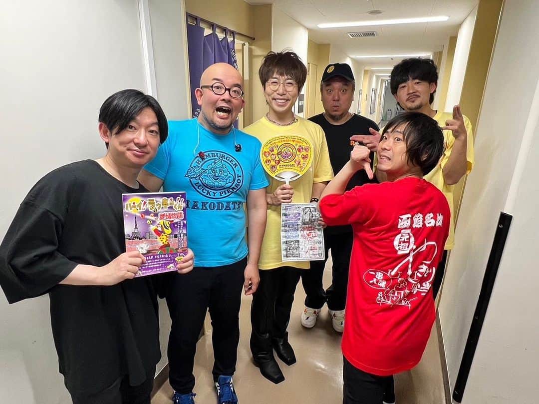 のインスタグラム：「高橋優 LIVE TOUR 2022-2023「ReLOVE & RePEACE ～ReUNION 後編～」15本目‼️  北海道・函館市民会館 ありがとうございました🤘  高橋優ツアーとしては、初の函館‼️ 全てが初体験‼️思い出に残る1日になりました。 感謝。  そして、　@kojima_takehiro  誕生日おめでとう🎂  次回、札幌も声出していこ‼️‼️  #高橋優 #リラリピツアー #ラッピ」