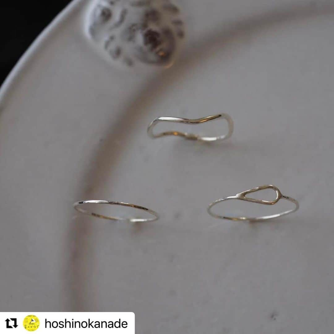 cafezakkagallery-flagのインスタグラム：「#Repost @hoshinokanade with @use.repost ・・・ 星のかなで2023-出店者-  4/22(土)10:00-17:00 大阪府枚方市駅前ニッペパーク岡東中央公園 FREE LIVE:コトリンゴ　@kotringo717  HIRAKU YAMAMOTO @hirakuyamamoto   g&A craft @g_and_a_craft  だもん亭 @bistrodamontei  soupCafe MON × Boina Malana @kumika_maru   @boinamalana  slowth @slowth_sakai  咲たこ @kyotosakitako  THINQ.MANIA(シンクマニア)✖️ favo favo(ファボファボ) @thinq79 @favofavo_store  Neko Standard @neko_standard  mikimichimasa × savon de franchea @mikimichimasa @savon.de.franchea  cafeFLAG @flagcafe  #星のかなで #星のかなで2023 #大阪フェス #大阪ミュージッククラフト #フードマーケット #野外イベント #枚方市 #コトリンゴ #HIRAKUYAMAMOTO」