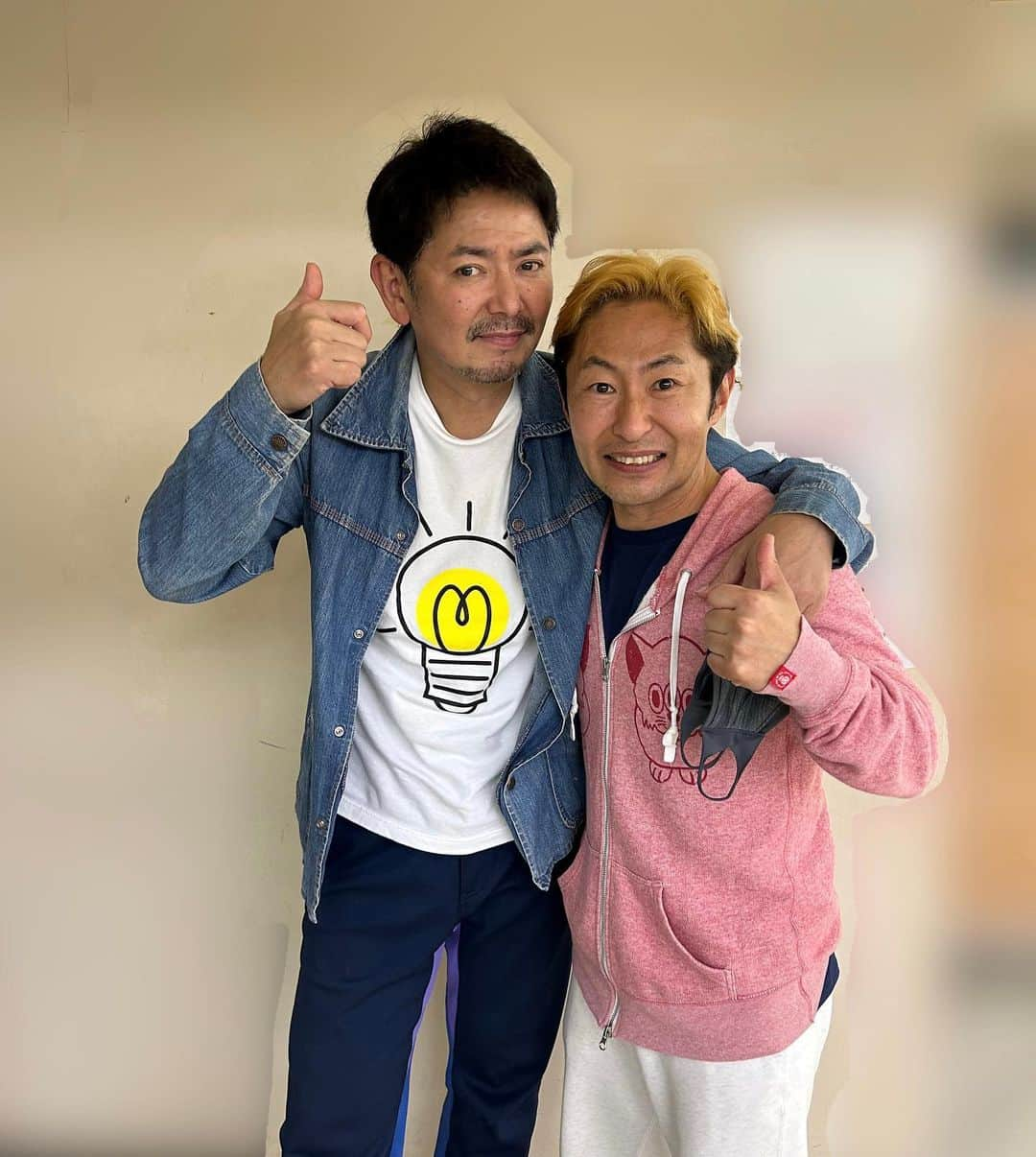 なべやかんさんのインスタグラム写真 - (なべやかんInstagram)「舞台『仁義なきギャル組長』絶賛稽古中！ 石橋保さんと。 石橋さんの演技に魅了されております。 ヤクザ役、決まってるなー。  チケット予約4/7(金)23:59まで！ confetti-web.com/gal-kumicho 初日は4/12(火)だよ。 #ギャル組長 #石橋保  @tamotsuishibashi  #なべやかん」4月7日 23時15分 - yakan_nabe