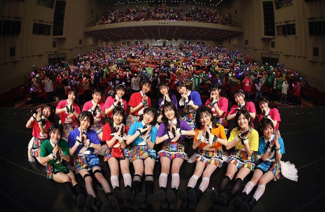 虹のコンキスタドールのインスタグラム：「#虹コンおかわりツアーFINAL 中野サンプラザ公演ありがとうございました🍚🌈  7/8にはTOKYO DOME CITY HALLにて『虹のコンキスタドール 9th Anniversary Live 〜虹コンは9に止まれない!〜』の開催が決定❕  さらに9周年イベント9つの開催も予定✨ 9周年を迎える虹コンもお楽しみに❤️‍🔥  #虹コン　#虹コンは9に止まれない」