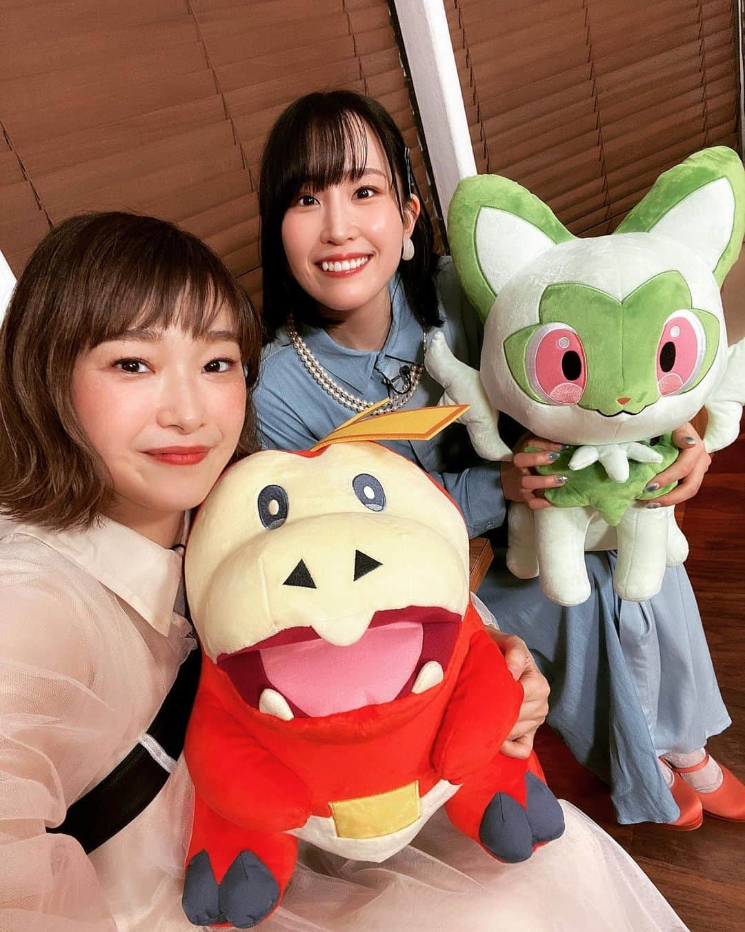 寺崎裕香さんのインスタグラム写真 - (寺崎裕香Instagram)「新シリーズ 「ポケットモンスター」  いよいよ来週放送スタートです！  今日は、 新シリーズを掘り下げる特別番組 「ポケモンしらべ隊」 に出演させてもらいました♪  リコとロイについて、みのりちゃんとお話しさせてもらったり！  新情報として EDは、リコとロイで歌わせてもらう事も！！  とっても楽しい楽曲になってますのでお楽しみに♡ ノリノリでレコーディングしました。笑  リコとロイの旅立ち…！  これからどんなポケモンに出会えるのか！冒険が楽しみですね♪  来週から共に冒険に出かけましょう✨  よろしくお願いしますっ！！  #アニポケ #anipoke  #ポケモンしらべ隊」4月7日 23時19分 - terachan0804