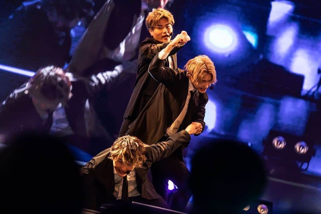 のインスタグラム：「明日オンラインライブ。。緊張！🥲！ （お土産あげるね！！保存してなぁ！） 🐥⸒⸒1週間見放題！ 🐥⸒⸒スクショok! 🐥⸒⸒1部と2部で曲が違う！ 🐥⸒⸒TIKTOK、Twitter、インスタにスクショ上げてok！拡散してなぁぁぁあ！🥹  ライブはプロフィールから！！！ みんはどうやった！？！？」
