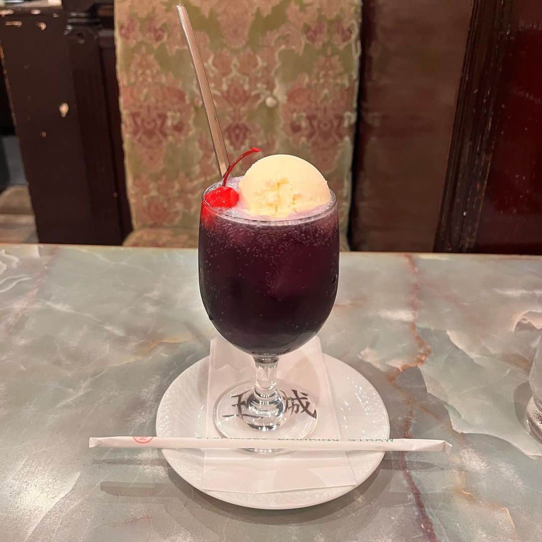 永田詩央里さんのインスタグラム写真 - (永田詩央里Instagram)「好きクリームソーダです。 ラブ♡クリームソーダ」4月7日 23時24分 - nagata__shiori