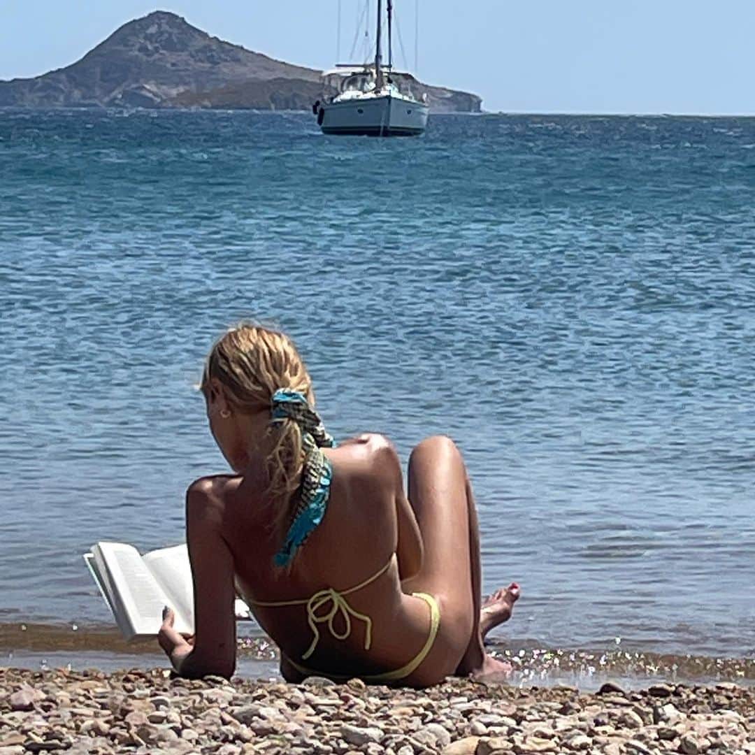 ペイジュ・ライフラーさんのインスタグラム写真 - (ペイジュ・ライフラーInstagram)「summer feeling 🕊💧」4月7日 23時29分 - reiflerpaige