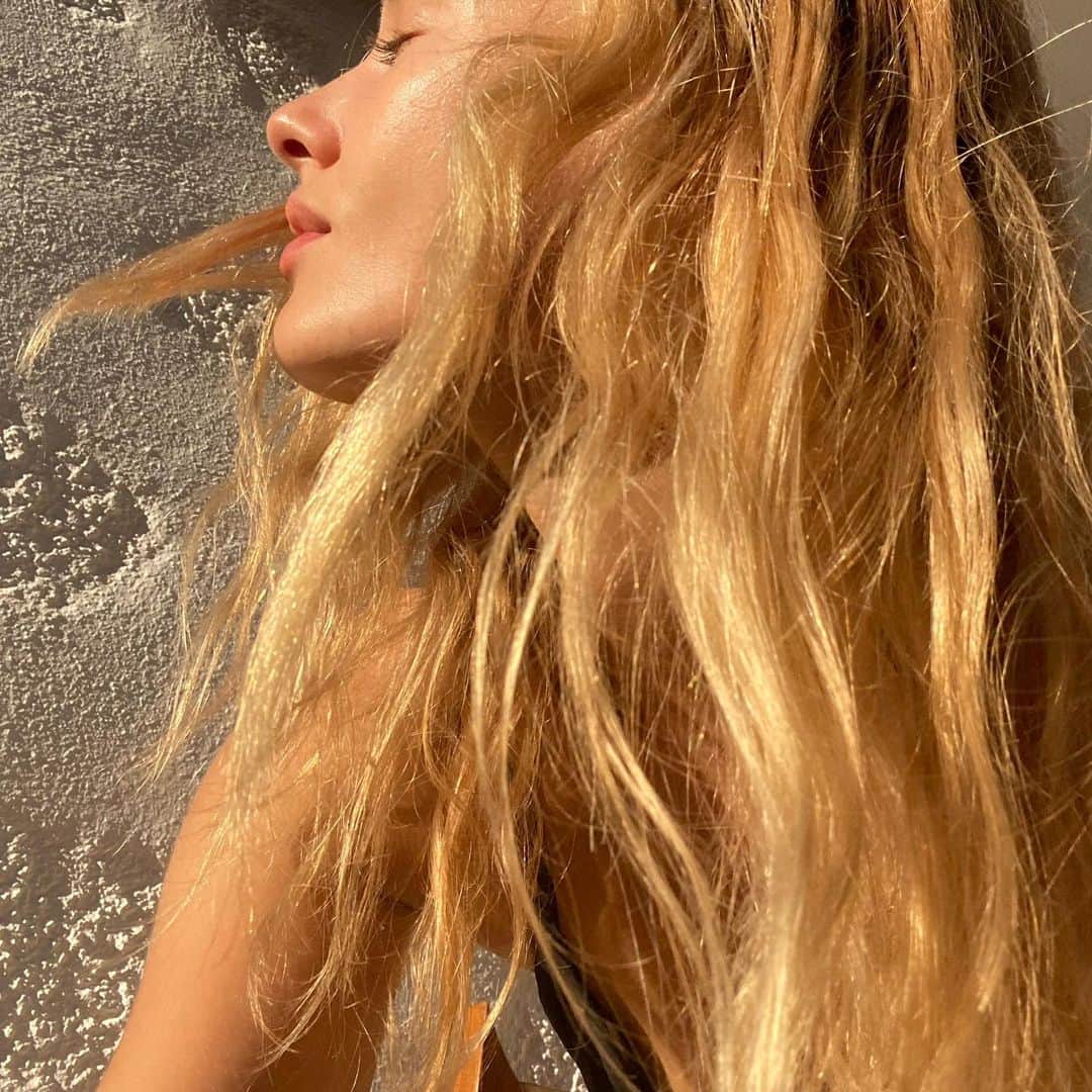 ペイジュ・ライフラーさんのインスタグラム写真 - (ペイジュ・ライフラーInstagram)「summer feeling 🕊💧」4月7日 23時29分 - reiflerpaige
