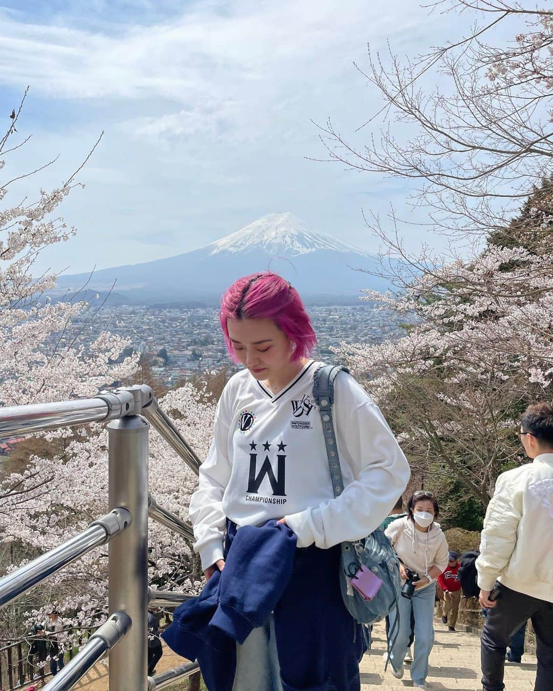 高井香子さんのインスタグラム写真 - (高井香子Instagram)「バスツアー10枚にまとめました🍓🌸🚌🍲🍷」4月7日 23時44分 - cocoreacoco