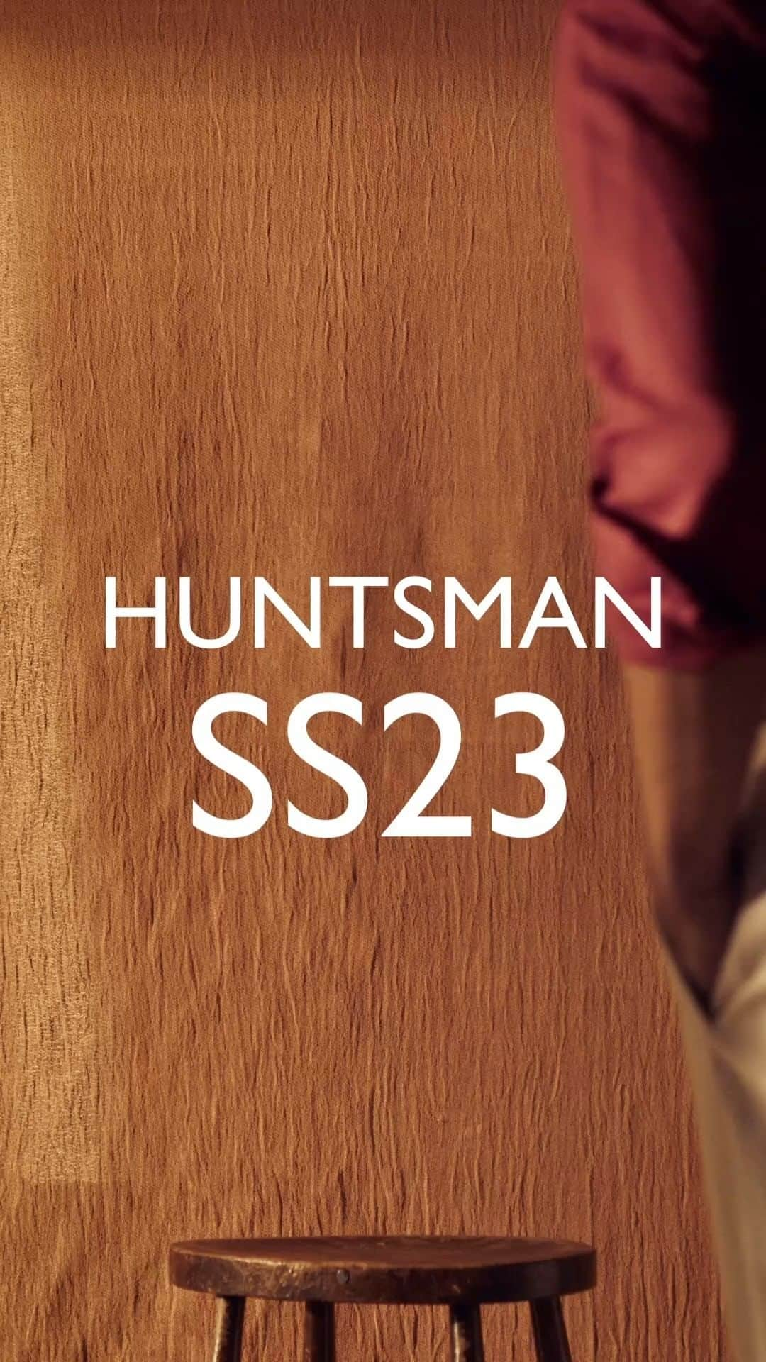 ハンツマンのインスタグラム：「Discover the Huntsman SS23 collection.  This collection shines a light on new shirts in vibrant colours inspired by the beautiful rustic colours of Provence. Made from light and airy linen, a welcome departure from your formal collars and cuffs, invest in elegant shirting that looks its best, especially when no jacket is required.   Explore the SS23 collection via LinkinBio.   #huntsman #huntsmansavilerow #savilerow #savilerowstyle #bespokestyle #bespoketailoring #bespokelifestyle #mensfashion #menswear #menstailoring #tailoring #mensstyle #styleinspo #suits #jackets #trousers #shirts #menswear #SS23 #bespoke #readytowear #provence #luxury #summer #spring #StTropez #Marseille #Caen」