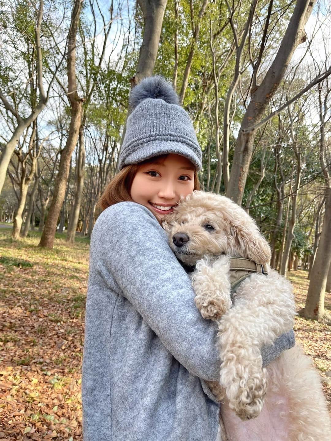 のインスタグラム：「東京はあいにくの雨が今、降っていますが、日曜は晴天の予報！是非、ドッグフェスに遊びに来てください！ @watanabekazue が、愛犬 Happy と共に一緒にランウェイを歩きます！🐕  【LIFESTYLE with DOGS powered by SHEIN実施概要】 ￼ [イベント名] LIFESTYLE with DOGS powered by SHEIN [日時] 2023年4月8日（土）、4月9日（日)　10:00～21:00 [会場] 横浜赤レンガ倉庫イベント広場/〒231-0001 神奈川県横浜市中区新港1-1 [主催/企画/制作] 株式会社CULTURE AVENUE [後援] 神奈川県 [協賛] SHEIN/プレミアムウォーター/花キューピット [協力] イヌリンピック/一般社団法人マナーニ/一般社団法人Do One Good/日本工学院/OCEANS/Forbes [公式サイト] https://lifestylewith.tokyo/ [公式Instagram] lifestylewdogs[公式Twitter] LIFESTYLEwDOGS  ■2023年4月9日（日）1部 時間：開場13:30/開演14:30 *16:30終演予定 出演（LIVE）：HKT48/SKE48/NMB48/NGT48 BAND：OCEANS（Yuki Kurei/Kafu Sato/Yuji Sugimoto/OKP-STAR/Takumi Ogasawara/SARO/井上苑子/MOS） 出演（モデル）：秋本レイラニ/石森虹花/江野沢愛美/折田涼夏/KAZUE(CYBERJAPAN DANCERS)/川口ゆりな/兒玉遥/雑賀サクラ/冴木柚葉/瀬戸琴楓/高木由梨奈/福山絢水/ぽぽちゃん/松川菜々花/松本愛/松本日向/りかりこ  #cyberjapan #cyberjapandancers #サイバージャパン #犬 #かずへ〜 #サイバージャパンダンサーズ #Dog festival」