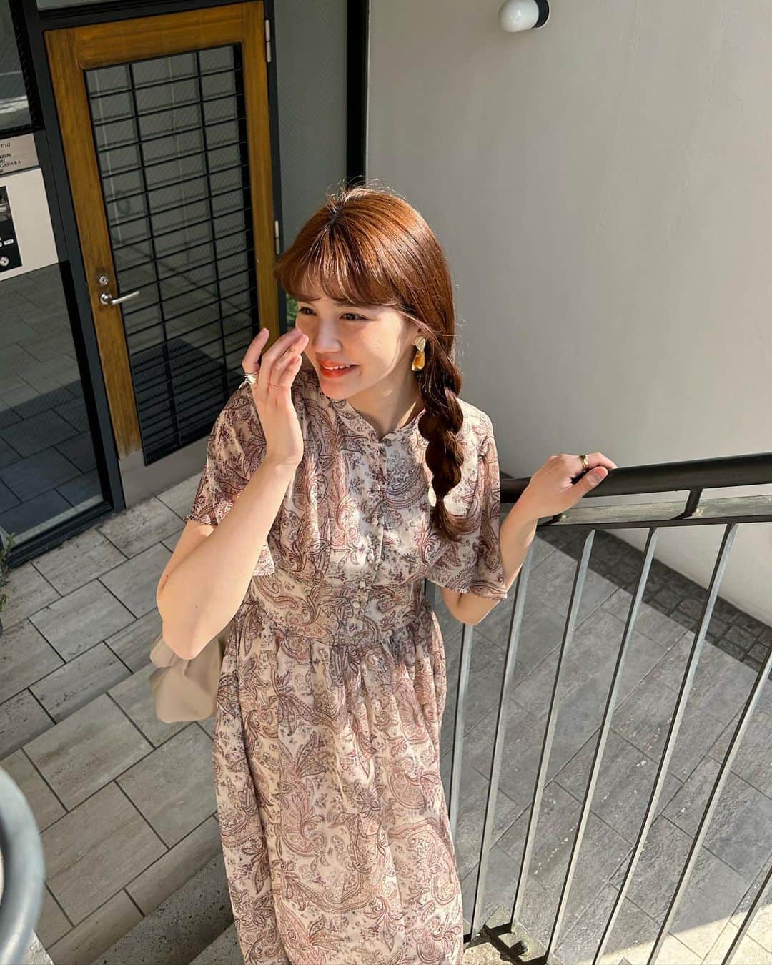 村田倫子さんのインスタグラム写真 - (村田倫子Instagram)「👋💞  idemが得意なワンピース。 昨年、激痩せする…とPopupでざわざわしたワンピースが 今年はペイズリーの総柄に生まれ変わって帰ってきました。」4月8日 20時20分 - rinco1023