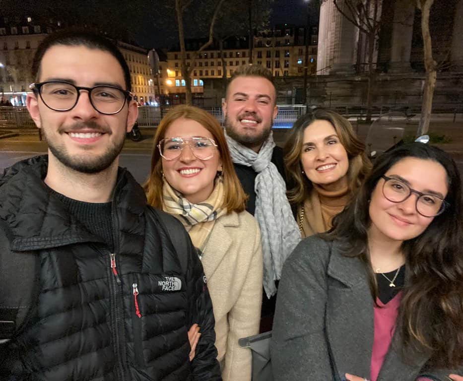 ファチマ・ベルナルデスのインスタグラム：「Foi tão bom estar com eles. Tão bom vê-los bem. Felizes com as escolhas que fizeram e os desafios que têm pela frente. Partir é sempre difícil. Mas nunca estaremos distantes. ❤️」