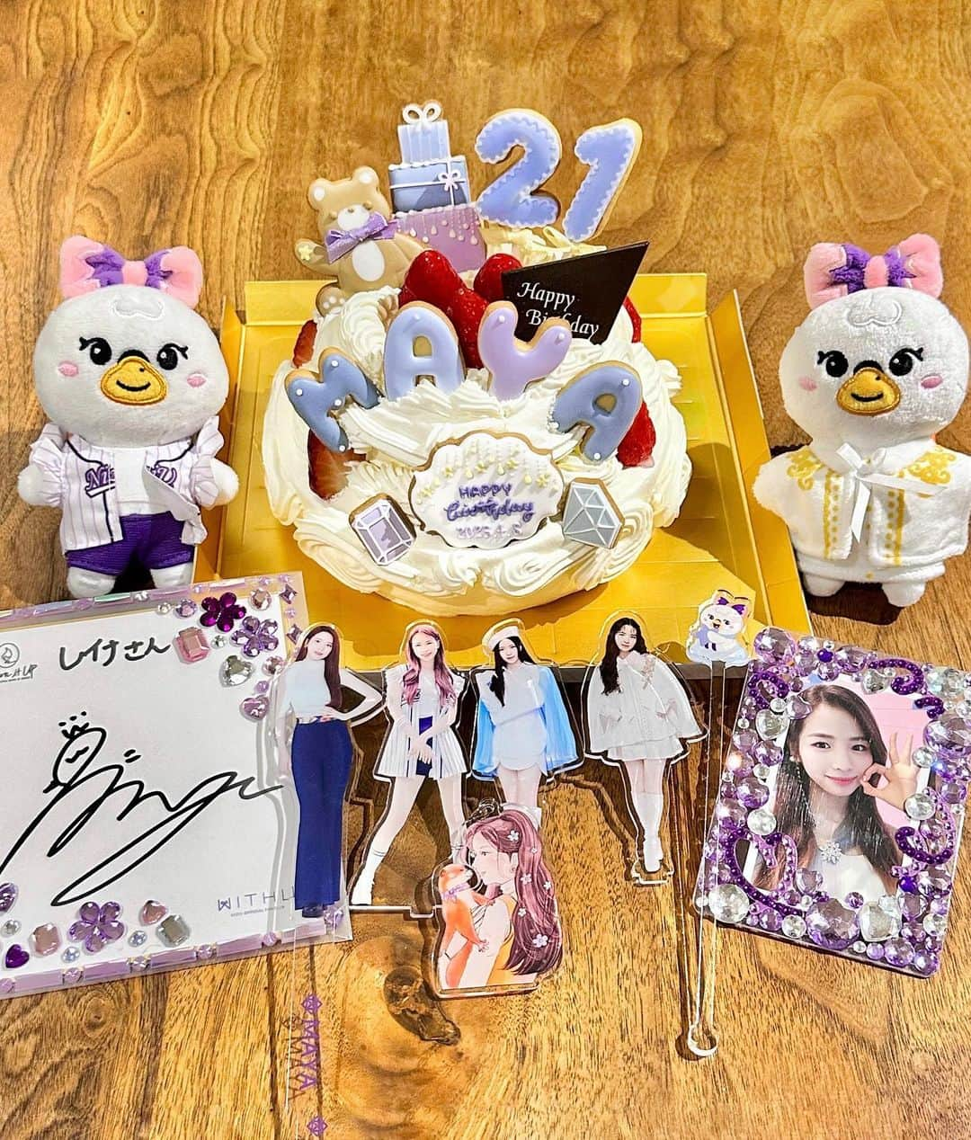 鷲見玲奈さんのインスタグラム写真 - (鷲見玲奈Instagram)「. Happy  birthday💜🦢 初めてセンイルケーキやりました🎂  お誕生日おめでとう。21歳もたくさんの幸福と可能性に満ちた日々でありますように。  #HappyMayaDay  #しあわせは今しあわせはマヤ #センイルケーキ」4月8日 0時00分 - sumi__reina