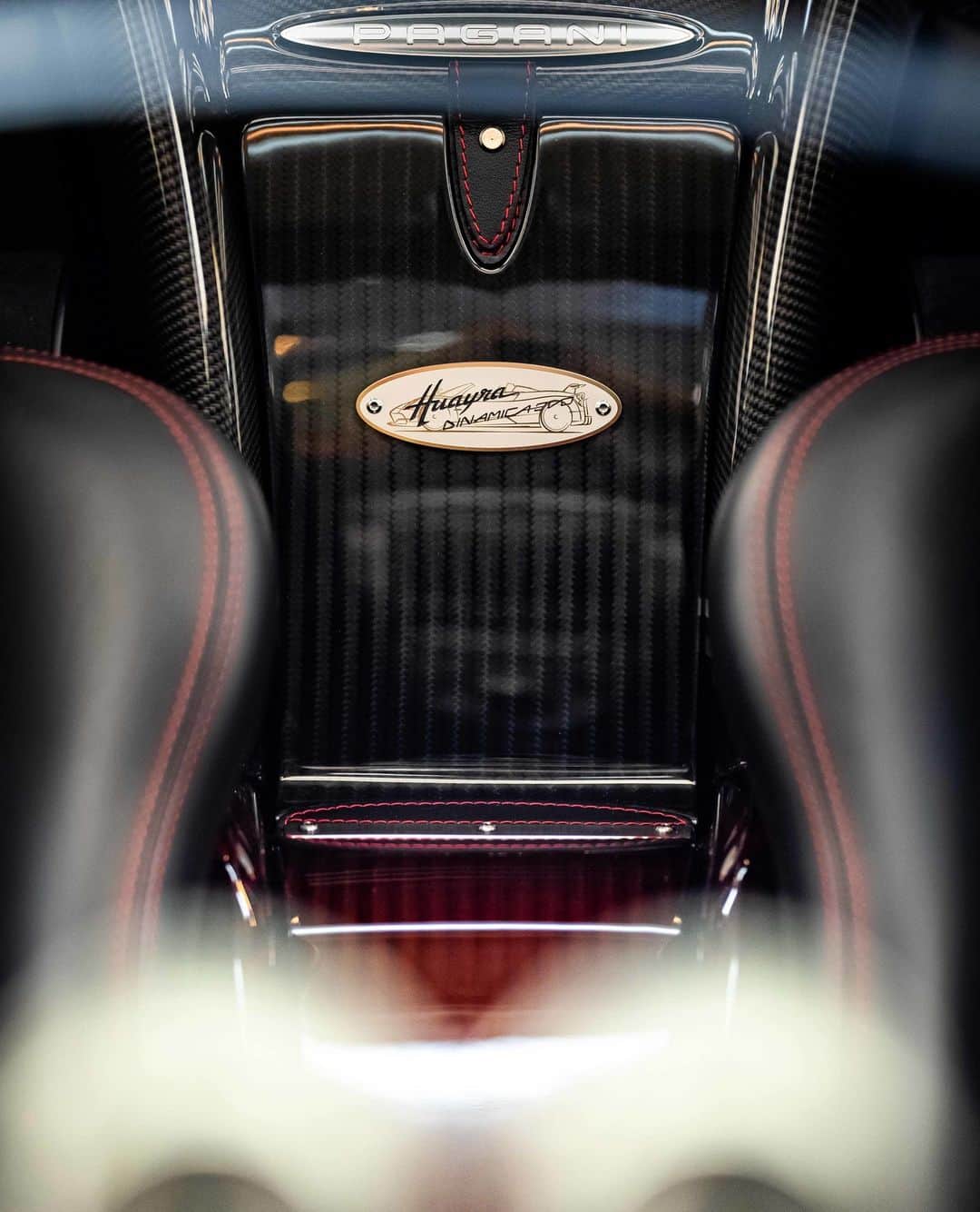パガーニ・アウトモビリさんのインスタグラム写真 - (パガーニ・アウトモビリInstagram)「Drive your dream: #HuayraDinamicaEvo.  Magnetic and aggressive, every shape of this one-off has been designed down to the last detail to achieve a technically advanced Hypercar with high aerodynamic performance.  #Pagani #PaganiGrandiComplicazioni #Huayra」4月8日 0時01分 - paganiautomobili