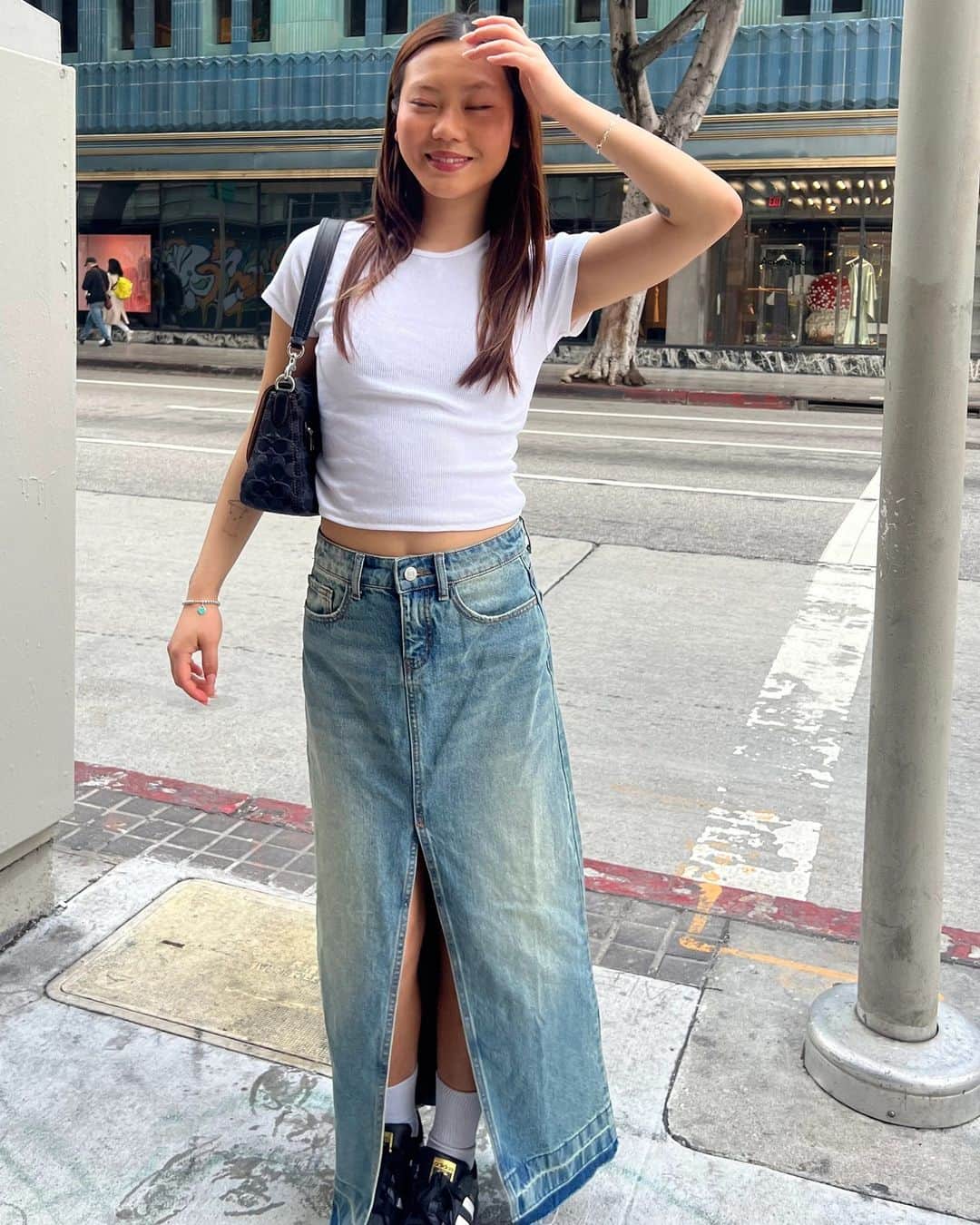 Urban Outfittersさんのインスタグラム写真 - (Urban OutfittersInstagram)「Out and about with @kendalldair in our go-to spring essentials: the BDG Mandi Denim Maxi Skirt, UO Nadia Cap Sleeve Top, and the UO Cabana Cropped Cami. 💫💟 Shop them at the link in bio. #UOCommunity」4月8日 0時00分 - urbanoutfitters