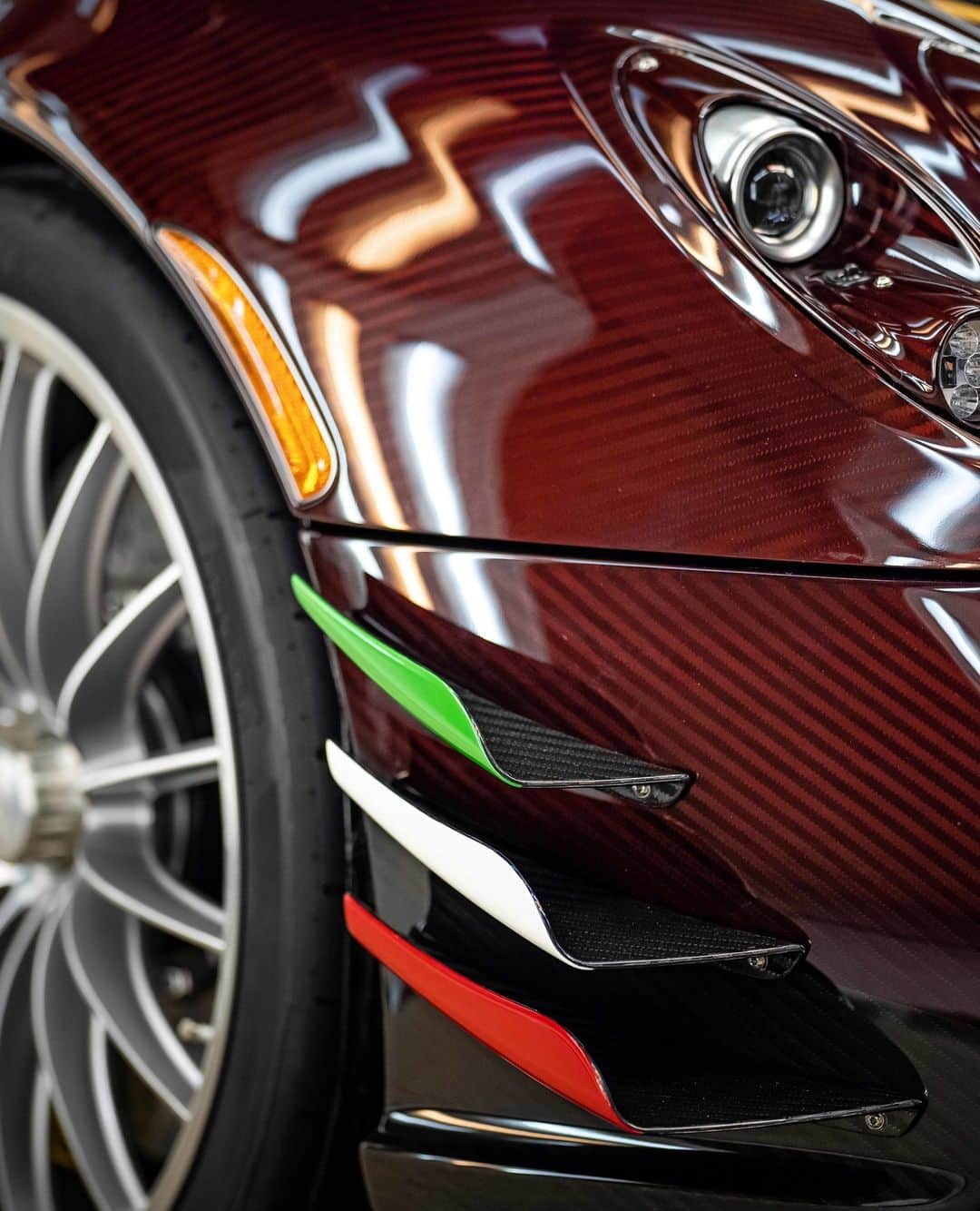 パガーニ・アウトモビリさんのインスタグラム写真 - (パガーニ・アウトモビリInstagram)「Drive your dream: #HuayraDinamicaEvo.  Magnetic and aggressive, every shape of this one-off has been designed down to the last detail to achieve a technically advanced Hypercar with high aerodynamic performance.  #Pagani #PaganiGrandiComplicazioni #Huayra」4月8日 0時01分 - paganiautomobili