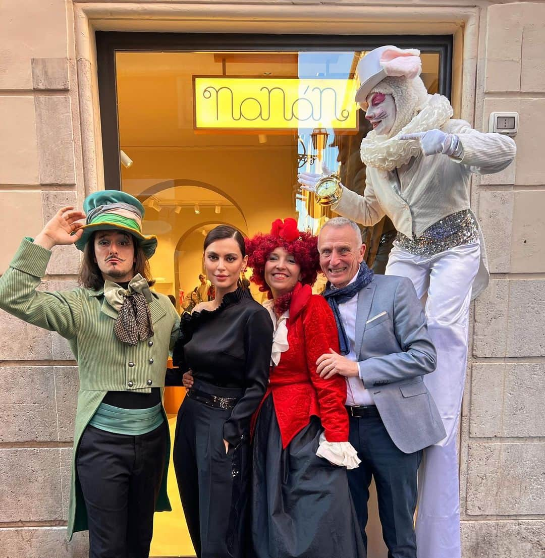 カトリネル・メンギアさんのインスタグラム写真 - (カトリネル・メンギアInstagram)「NANÁN is ready to conquer the world! Yesterday we inaugurated the new shop in the beautiful city of Rome with a truly exceptional children's show 🪄  Thank you to my beautiful @nananofficial team & @thirtyonedesign  Thank you @domosushiroma 🍣 #bestsushi And to our amazing friends @teatrosancarlino & @lunadivanna 💐 @sartoriaginevrapolverelli  More pictures and videos soon 😍 @luca_benigni  @claudio.pizzolato  @campomarzio70  @oreste_fiori_1925 #creativedirector #myjob #nanan #kidsluxury #kidsfashion #madeinitaly」4月8日 0時07分 - catrinelmarlon