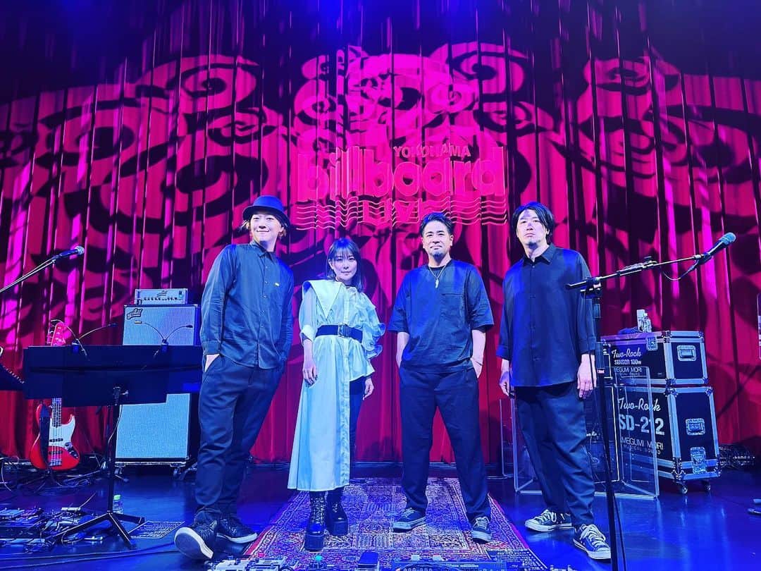 のインスタグラム：「Billboard Live YOKOHAMA。 やっぱりLiveって こんなにも生きてるってことを実感させてくれるものなんだって、 幸せなものなんだって実感しました。 ミュージシャンもスペシャルに最高すぎ！！ みんなありがとう！！ 次回は4月28日大阪！ 会場で待ってます✨  Dr. 藤原佑介  Bass.山口寛雄 Gt.伊藤ハルトシ  #billboard #billboardliveyokohama  #billboardliveosaka」
