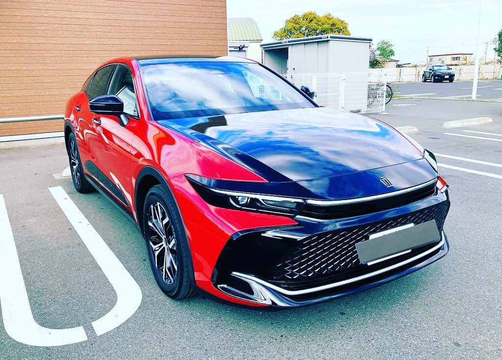 のインスタグラム：「My new car!」