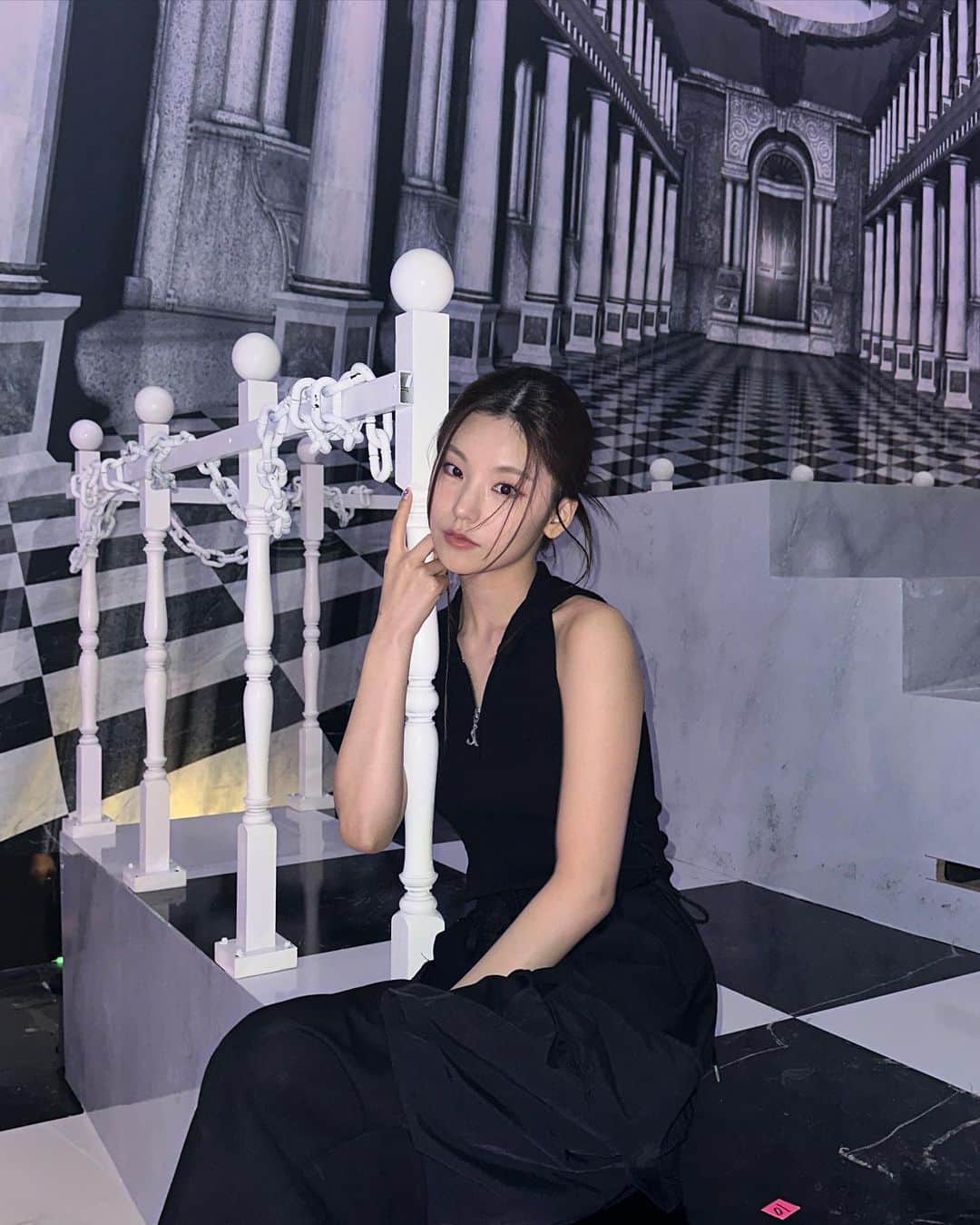 ITZYさんのインスタグラム写真 - (ITZYInstagram)「See you tomorrow MIDZY🖤 #CHECKMATE」4月8日 0時21分 - itzy.all.in.us