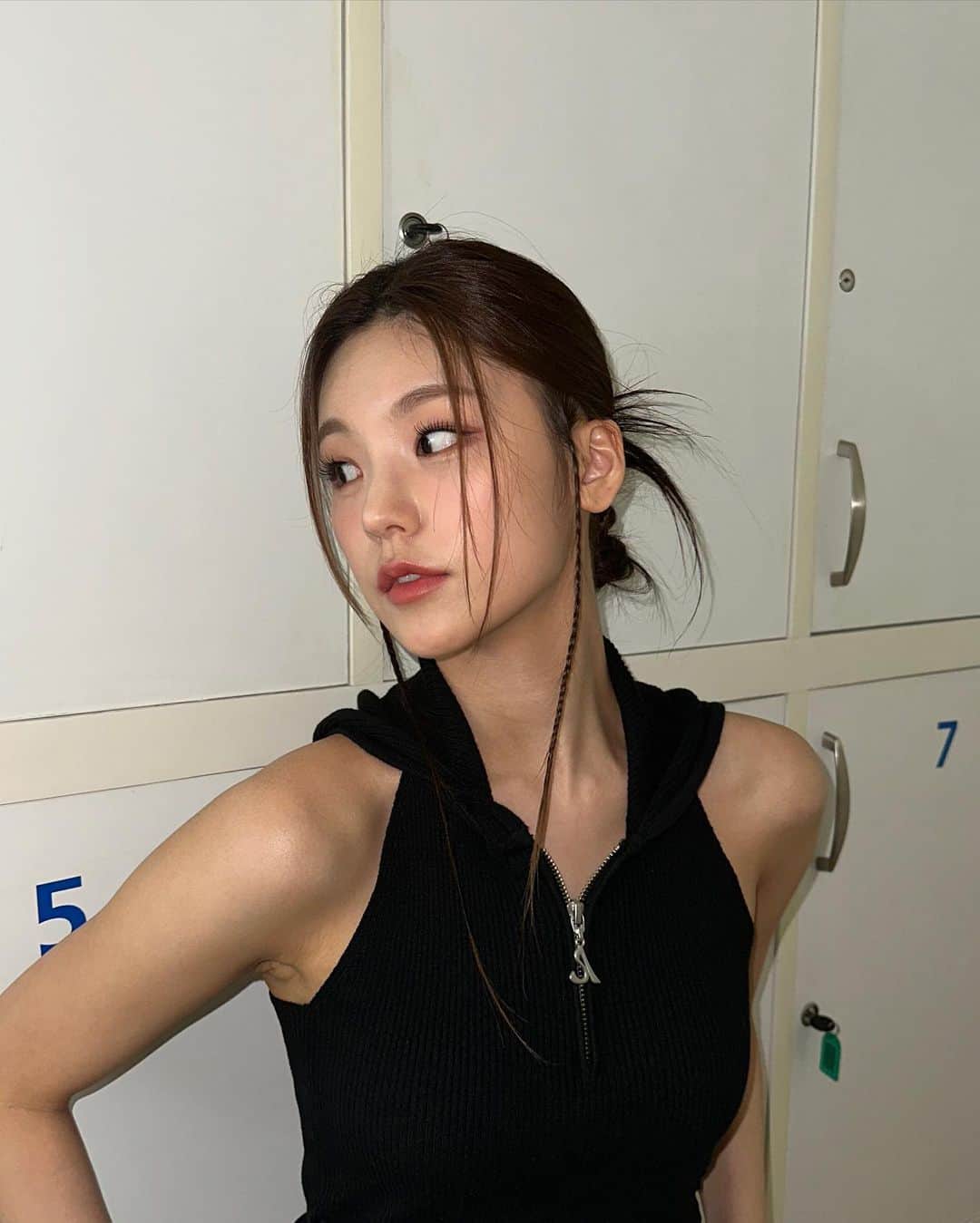 ITZYさんのインスタグラム写真 - (ITZYInstagram)「See you tomorrow MIDZY🖤 #CHECKMATE」4月8日 0時21分 - itzy.all.in.us