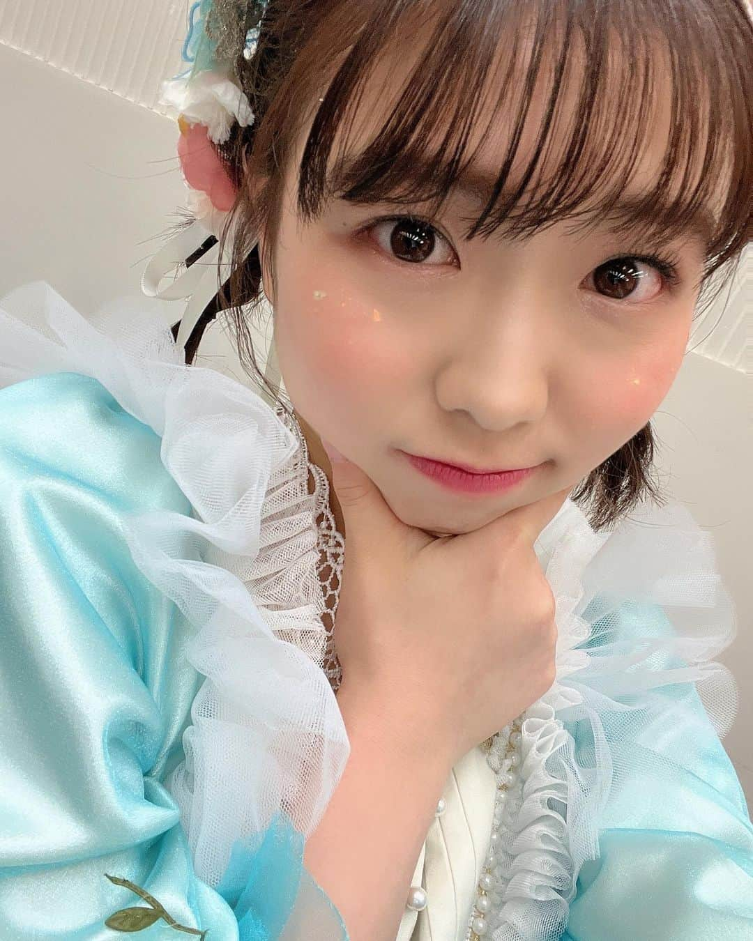 播磨かなのインスタグラム：「🚪  　  播磨かな21歳生誕祭 #はりま21 のときの〜❤︎ 　 　 自撮りと  頂いたスタンド花💐です！  とっても可愛くて すっごく豪華で 幸せかな！播磨かな！  ありがとうございます☺︎ 　 　 　 　 　 　 　 　 　 　　 　 　 　 　 　 　  #셀카 #셀피 #셀스타그램  #좋아요 #팔로우  #selfie #selca #potd #selfietime #selfies  #instagood #instalike  #follow #me #smile  #flower #flowers #flowerstagram  #beautiful #pretty #cute  #beauty #naturalbeauty #naturesbeauty #nature  #flowerdesign  #自撮り  #播磨かな #はりまろん」