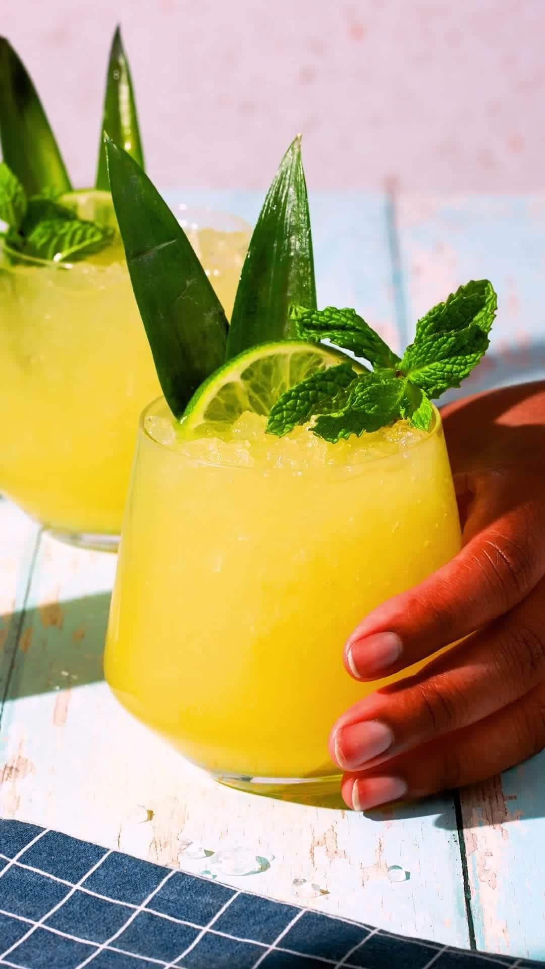 Dole Packaged Foods（ドール）のインスタグラム：「Spring into the weekend with a 4-ingredient tropical mocktail that’s simply refreshing! 🍍☀️ Link in bio for recipe!」